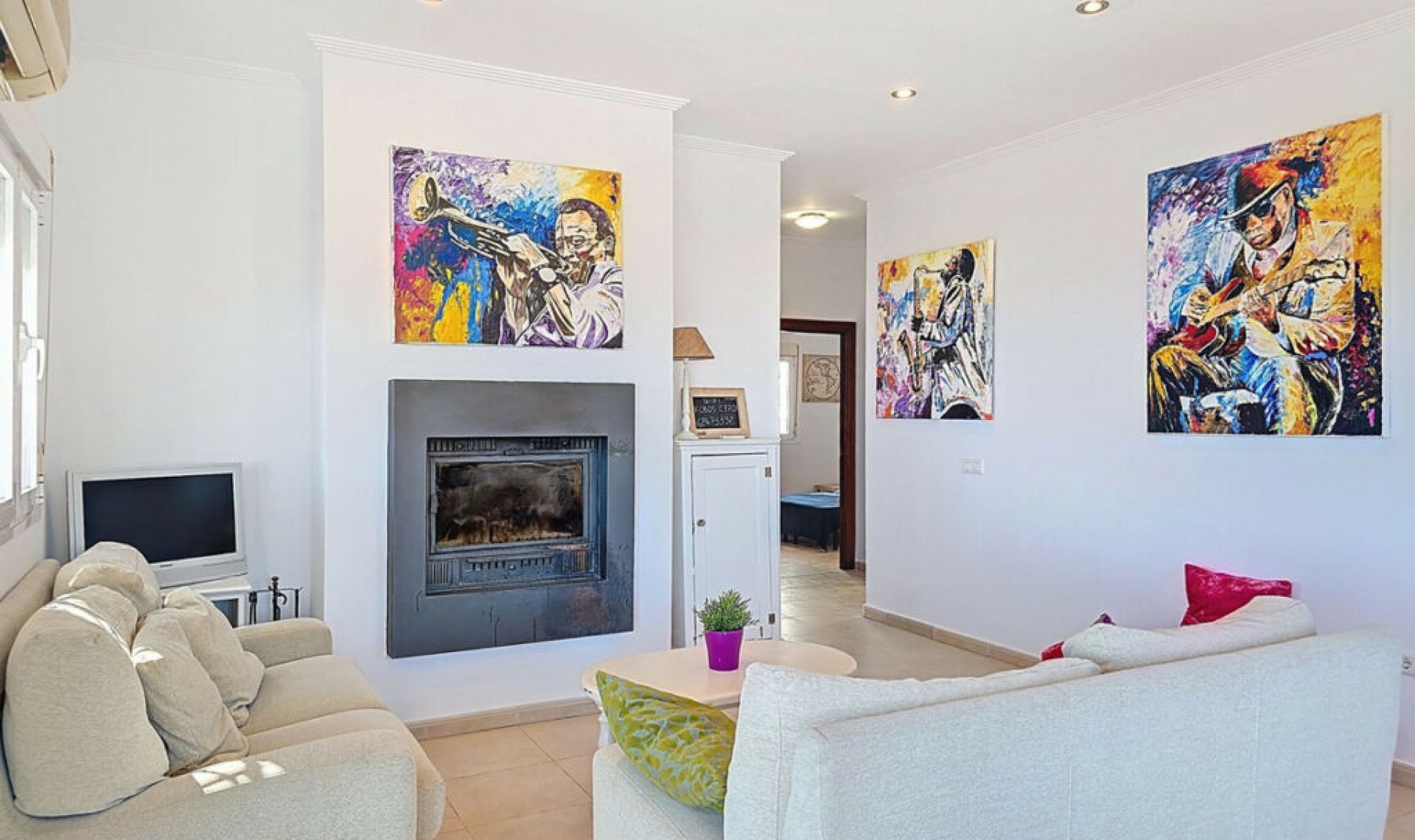 Resale - House -
Arenas