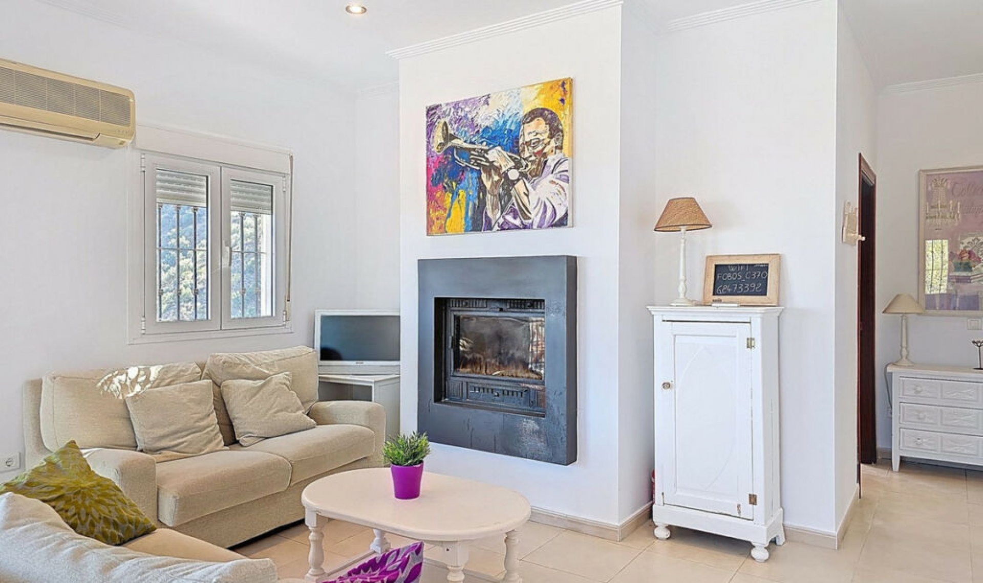 Resale - House -
Arenas