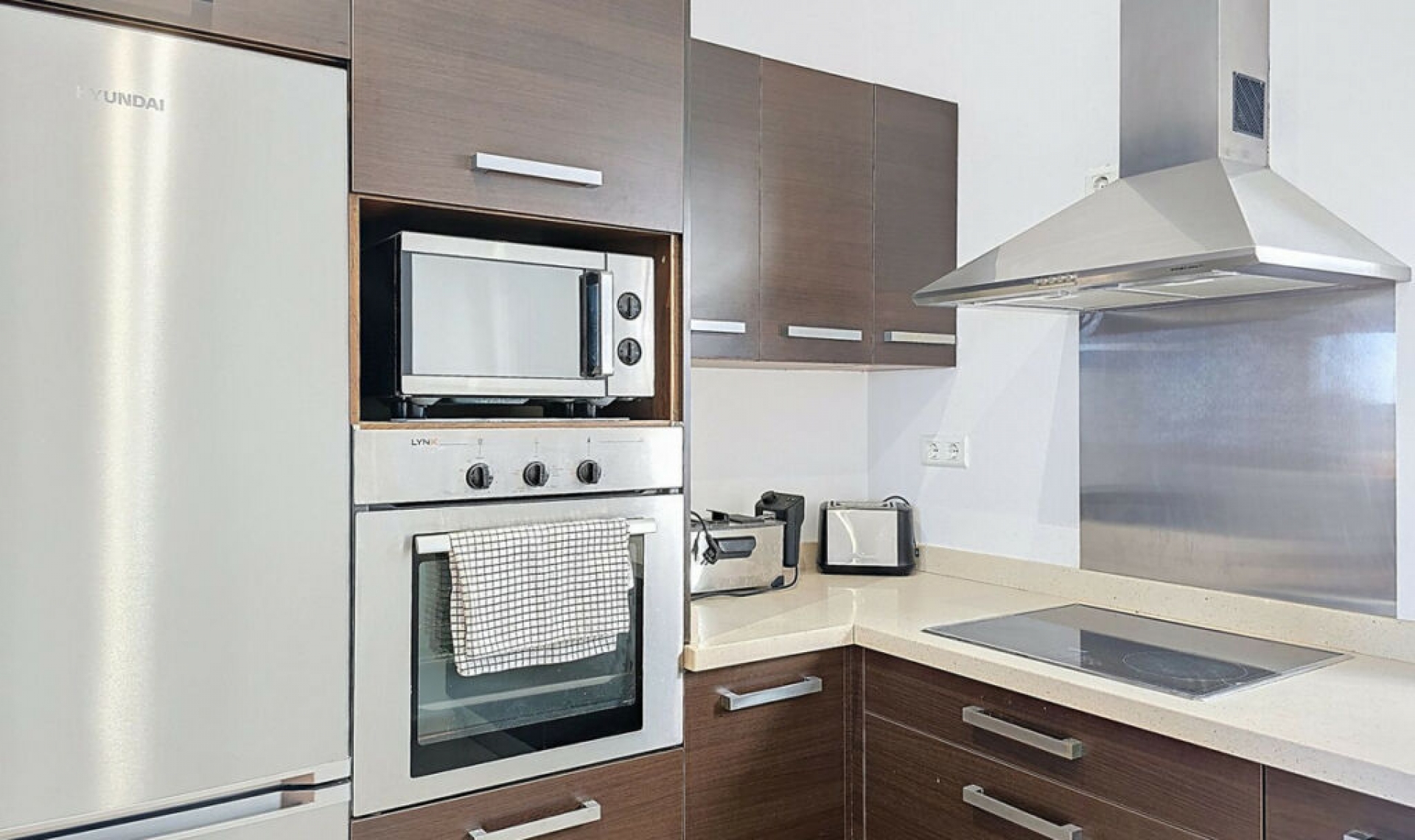 Resale - House -
Arenas