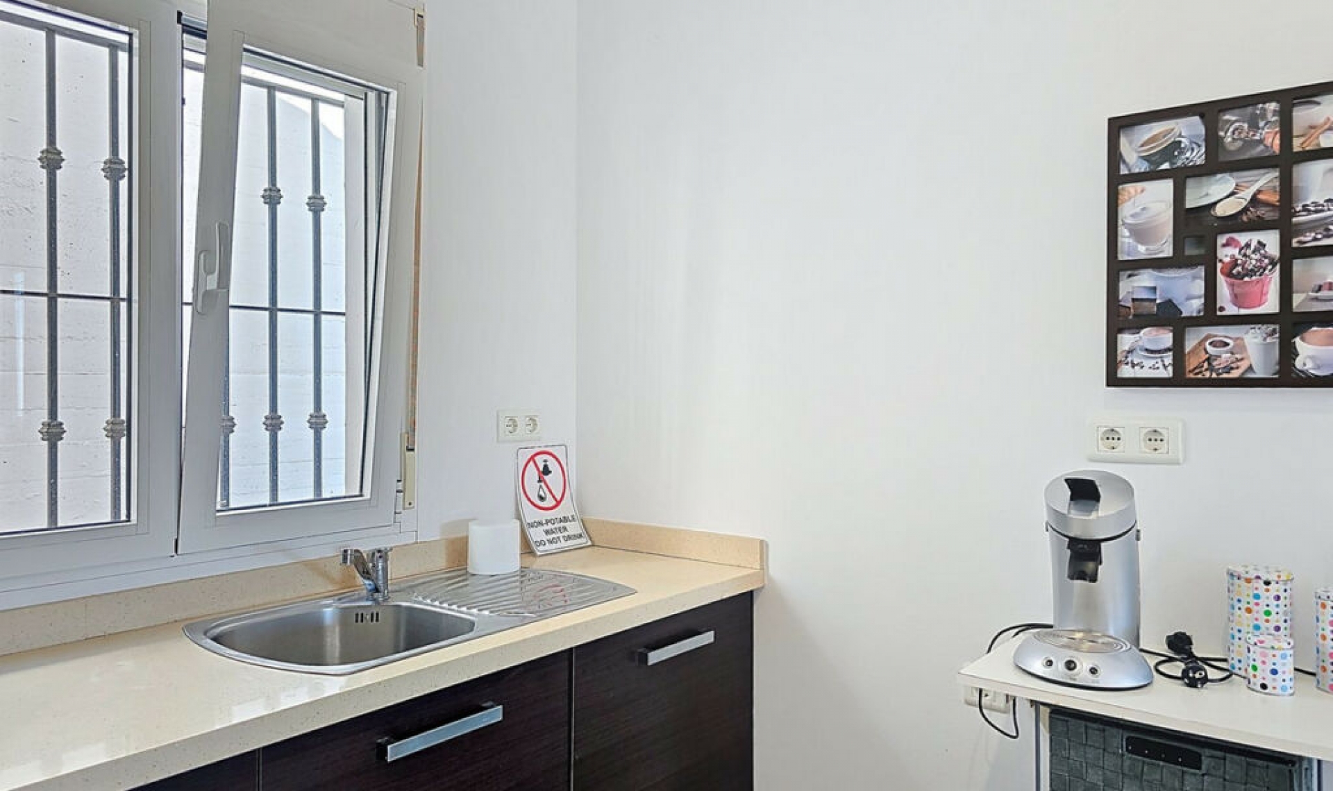 Resale - House -
Arenas