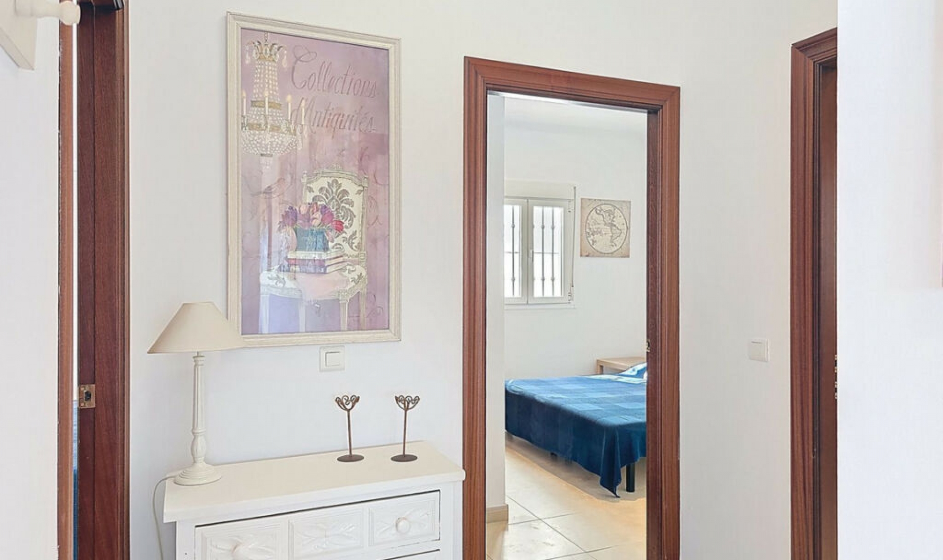 Resale - House -
Arenas