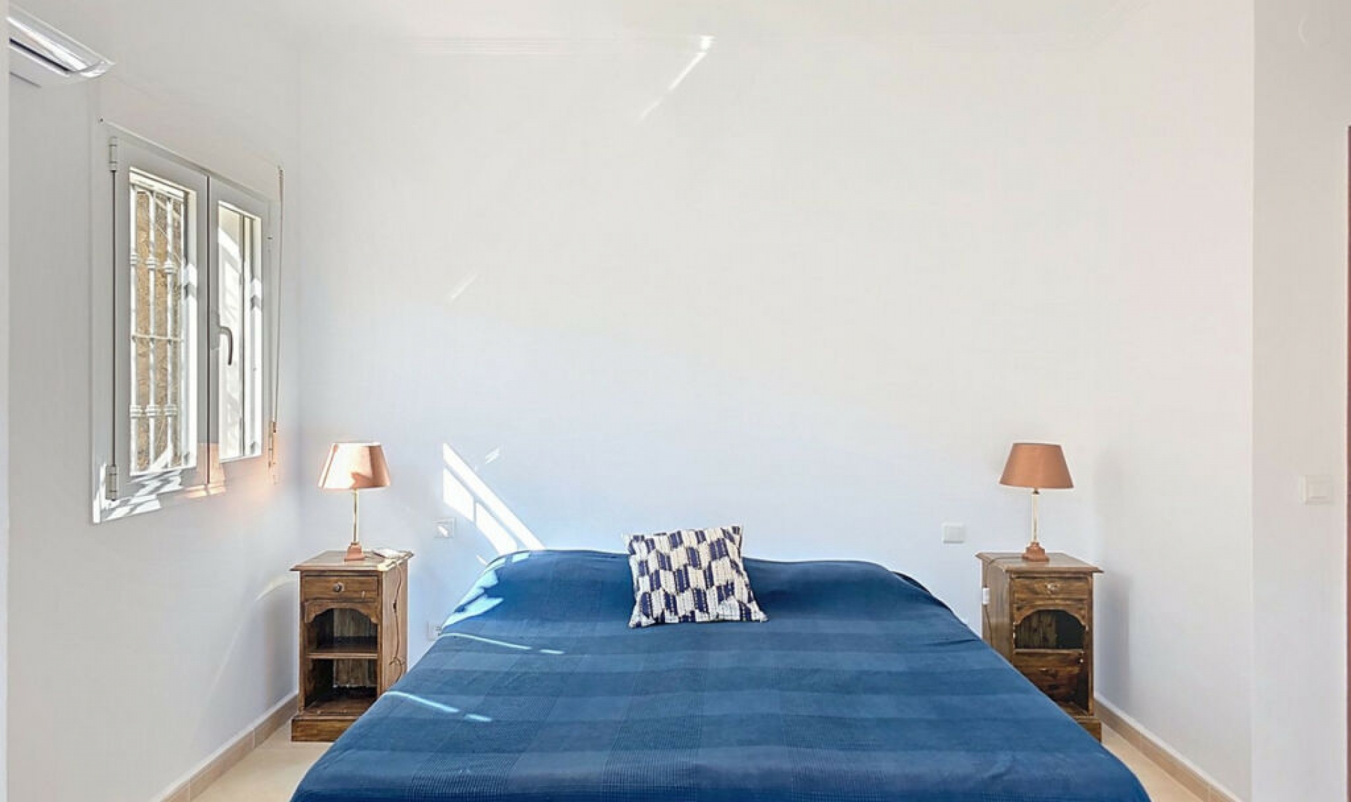 Resale - House -
Arenas