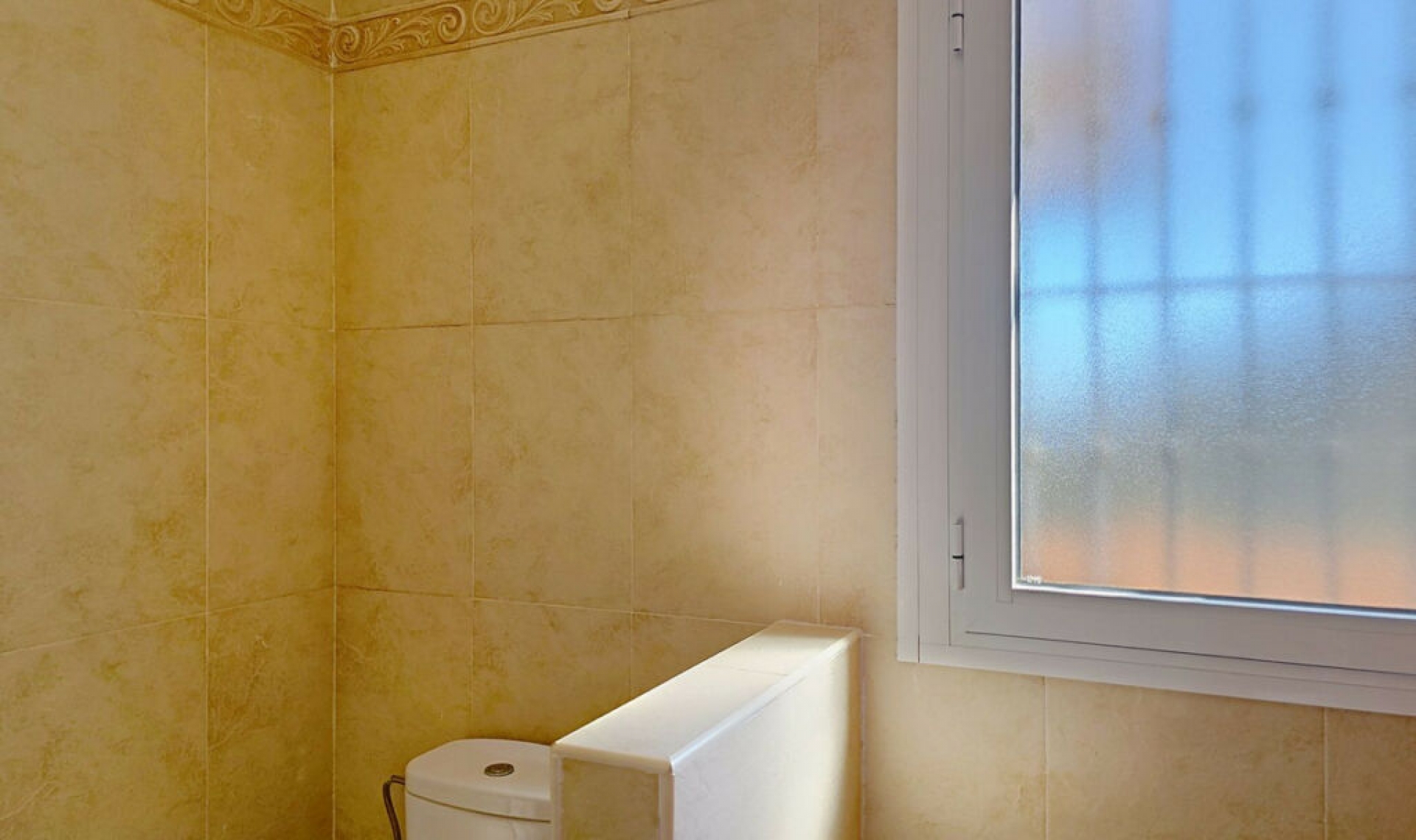 Resale - House -
Arenas