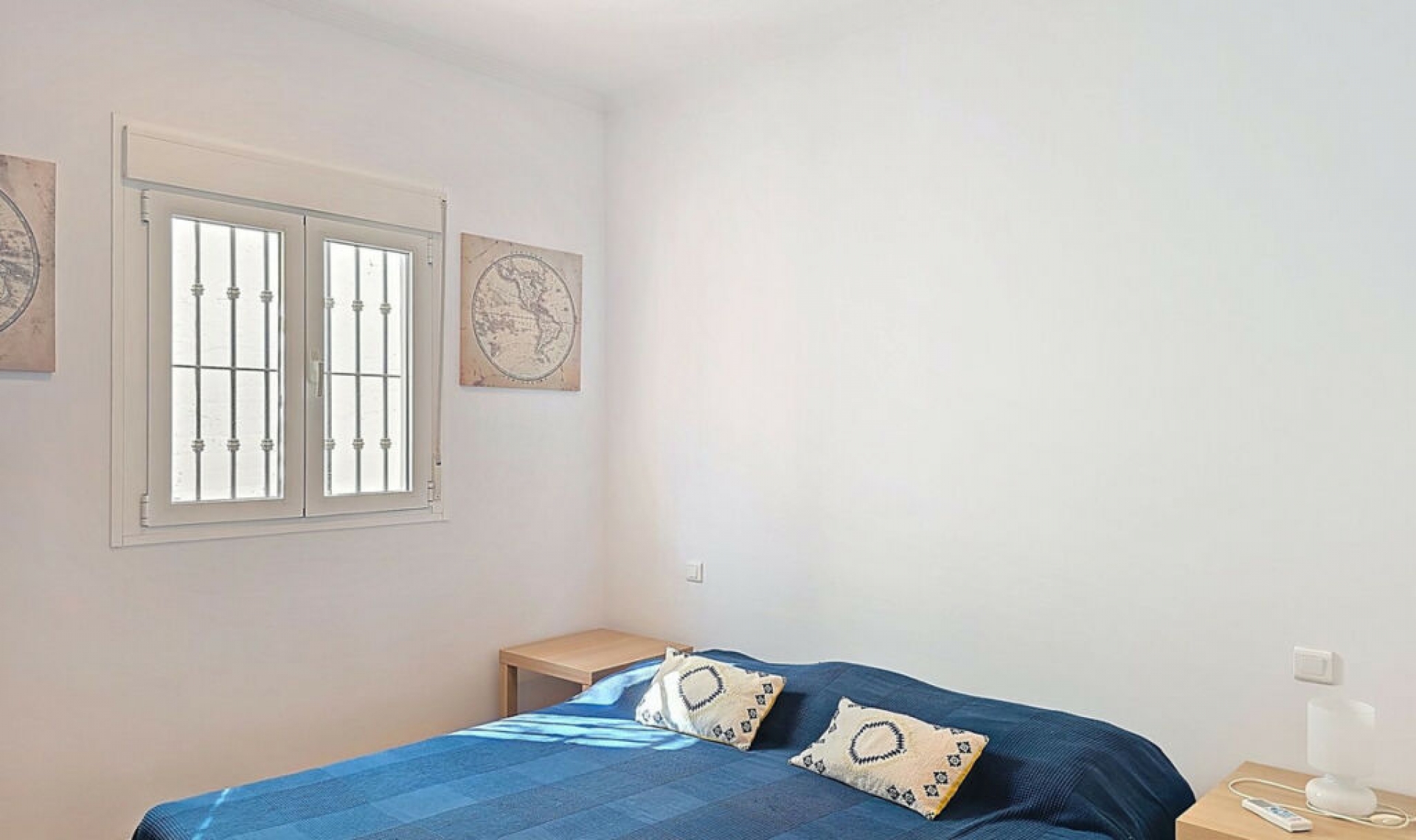 Resale - House -
Arenas