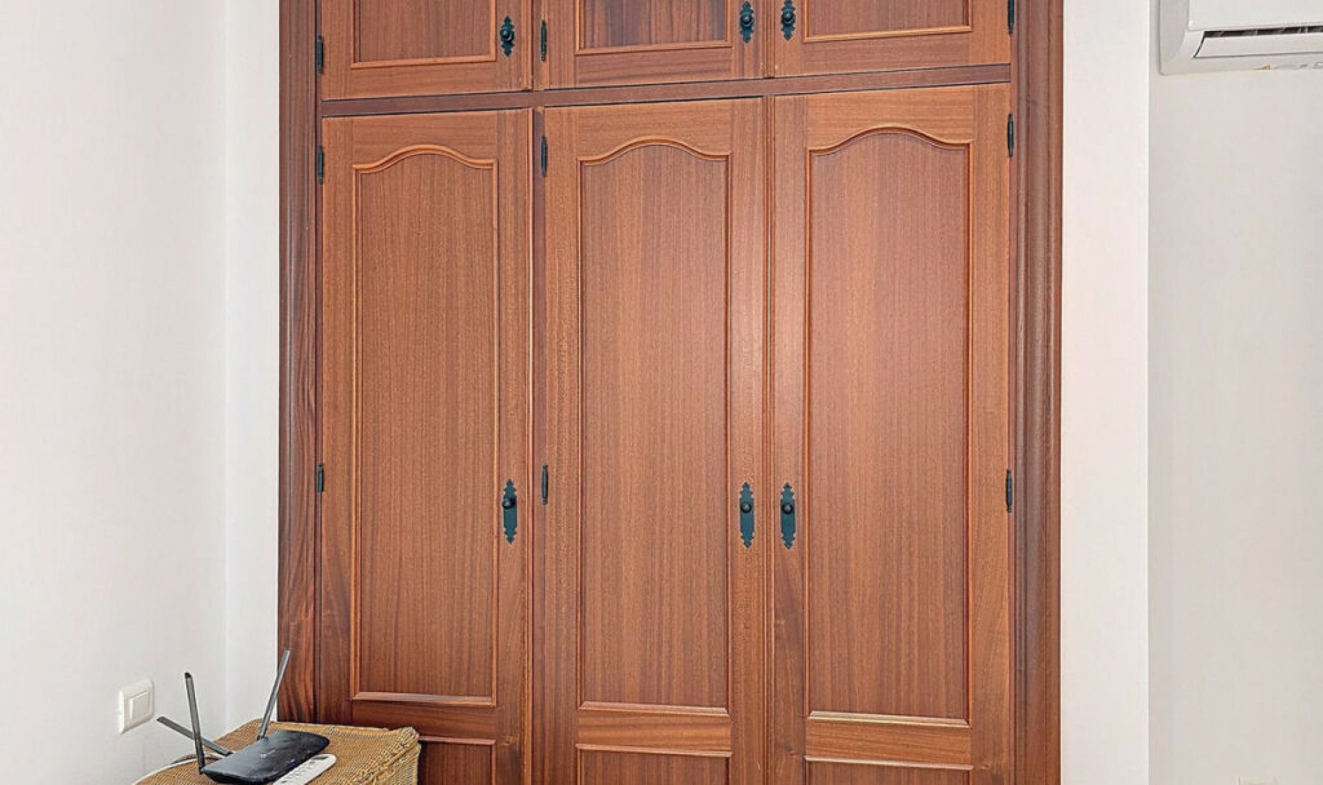 Resale - House -
Arenas