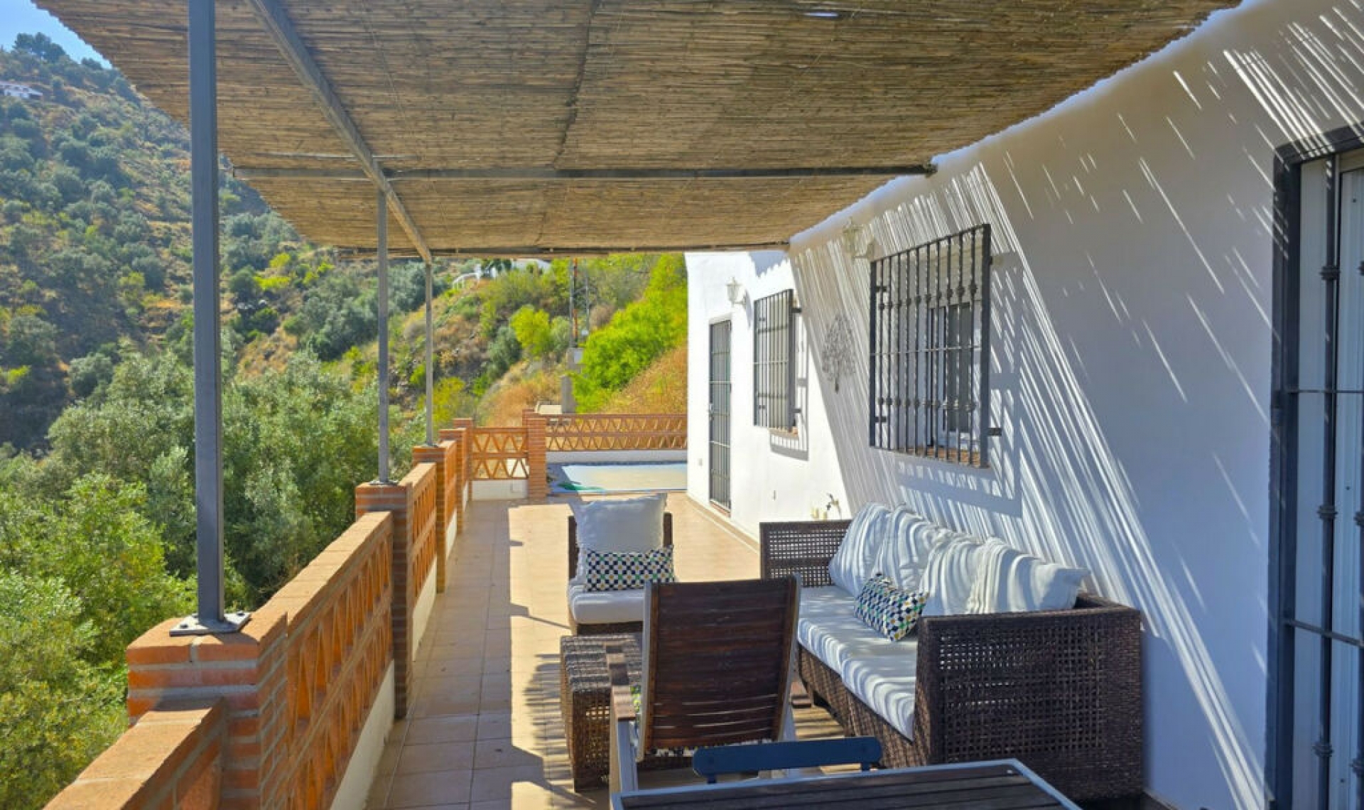 Resale - House -
Arenas