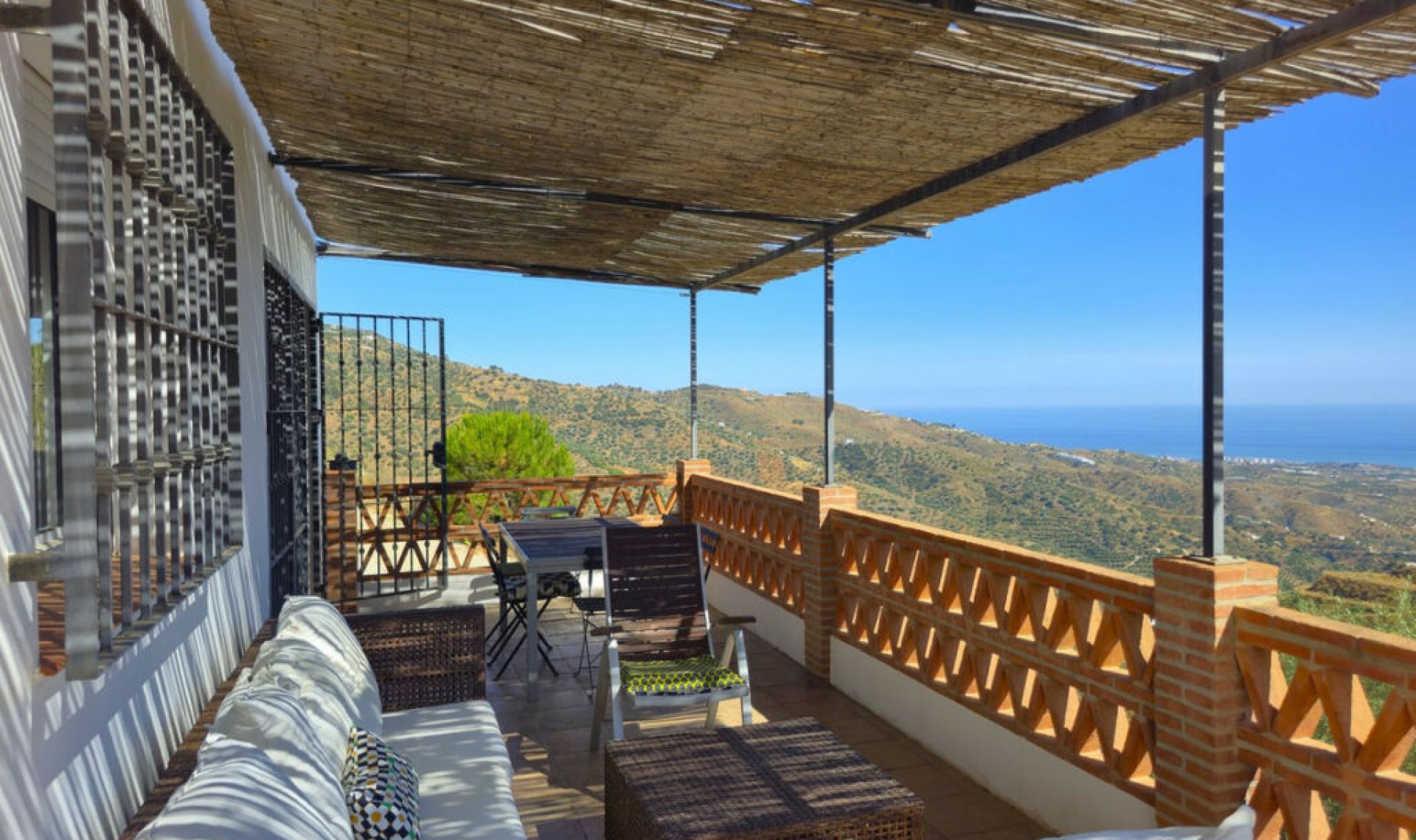 Resale - House -
Arenas