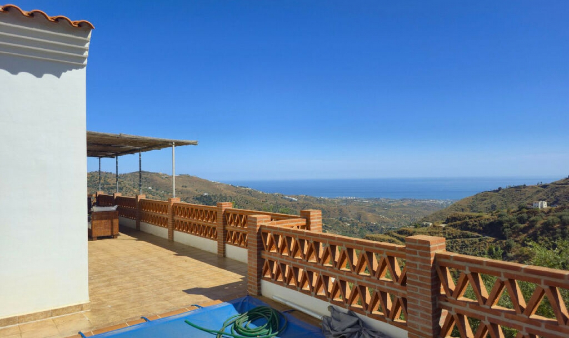 Resale - House -
Arenas