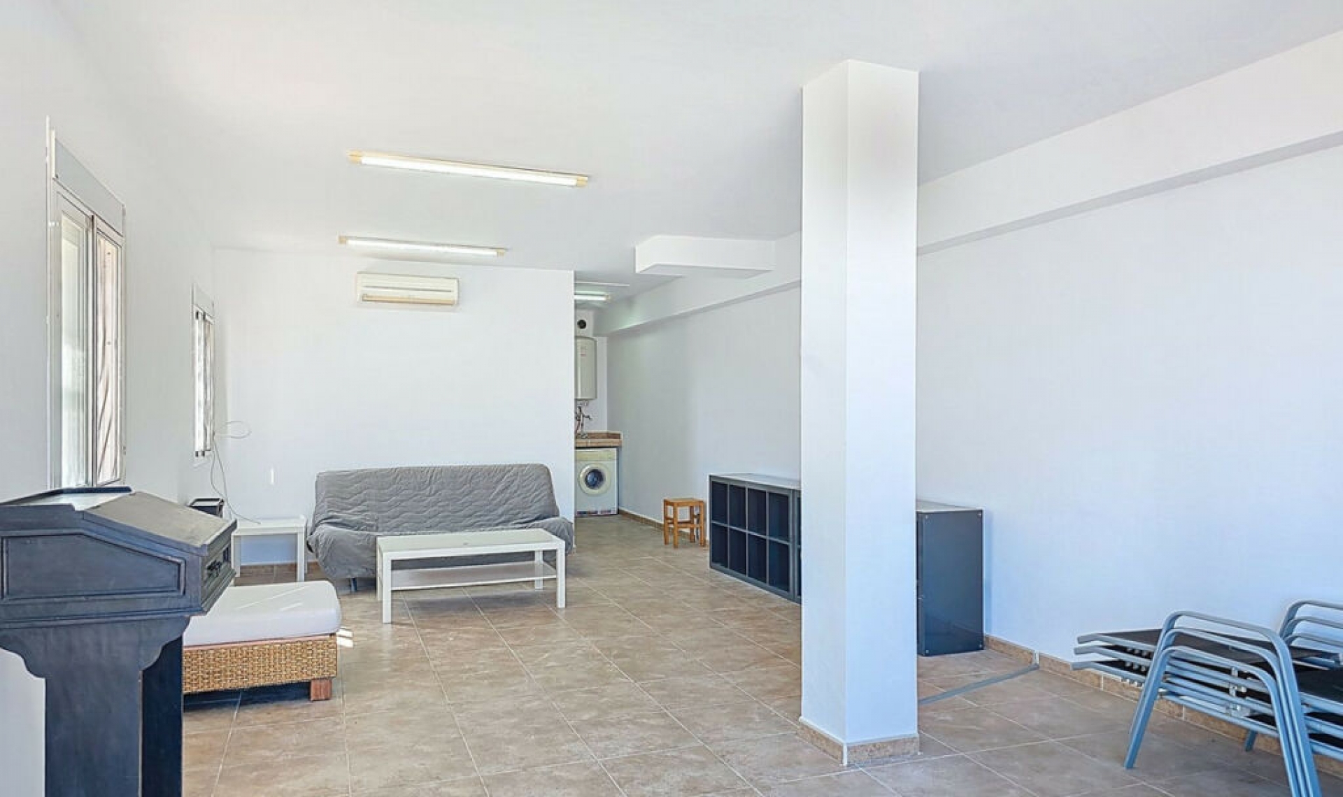 Resale - House -
Arenas