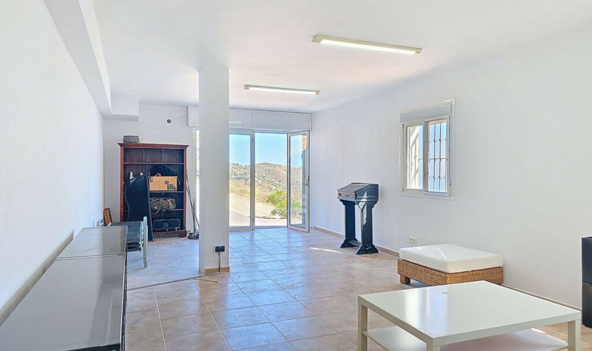 Resale - House -
Arenas