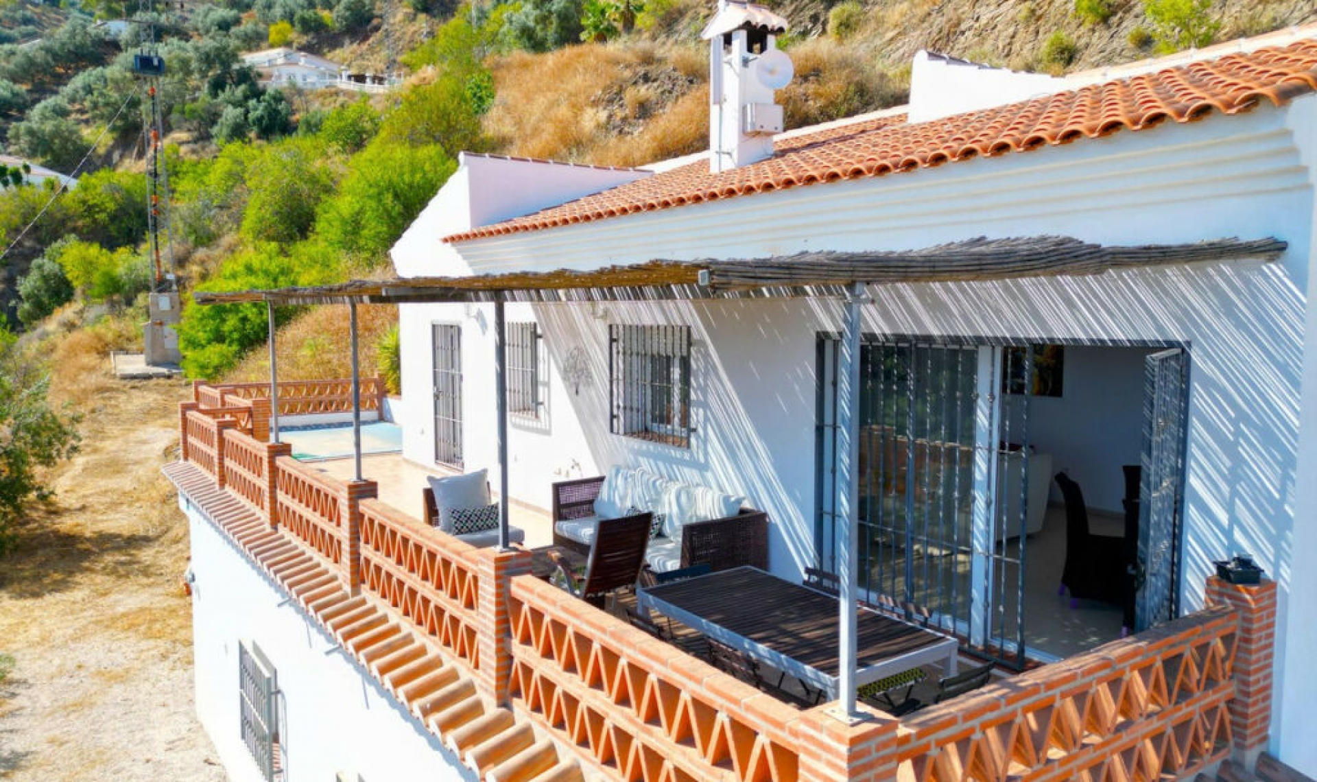 Resale - House -
Arenas