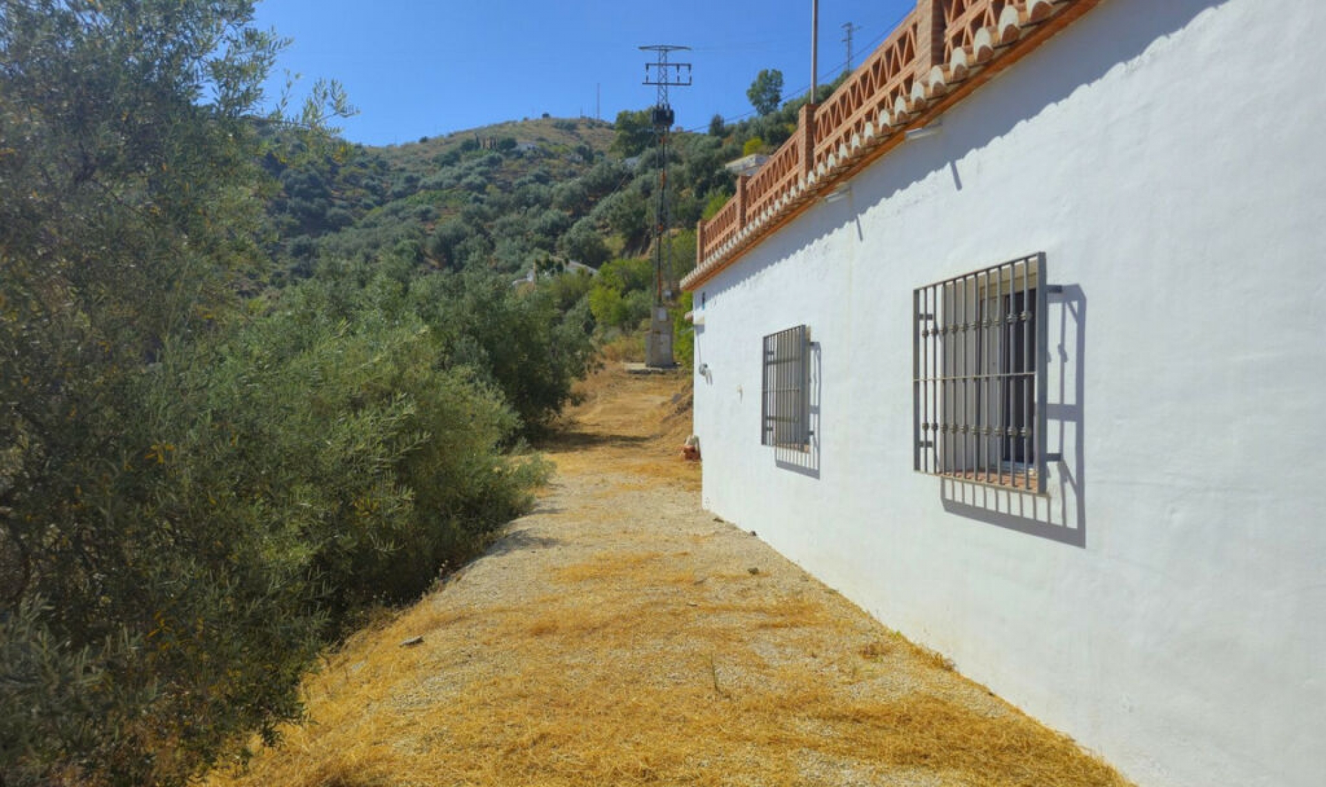 Resale - House -
Arenas