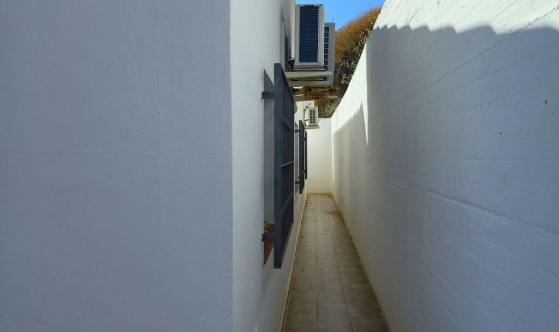 Resale - House -
Arenas