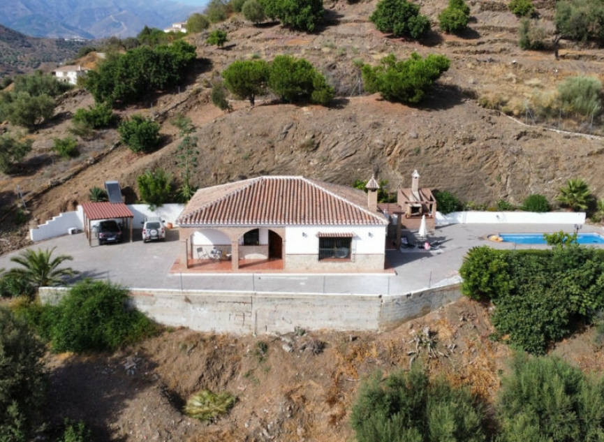 Resale - House -
Arenas