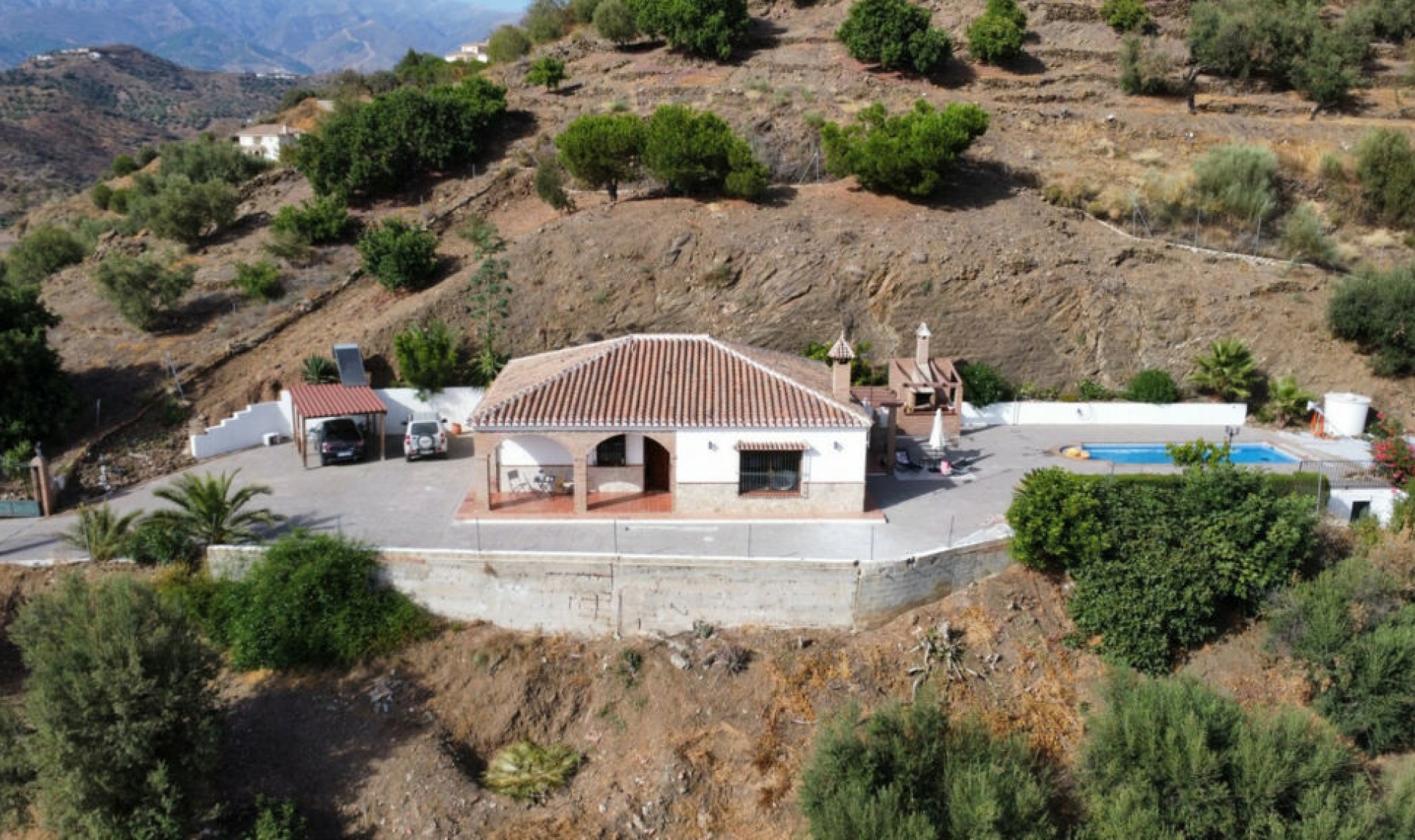 Resale - House -
Arenas