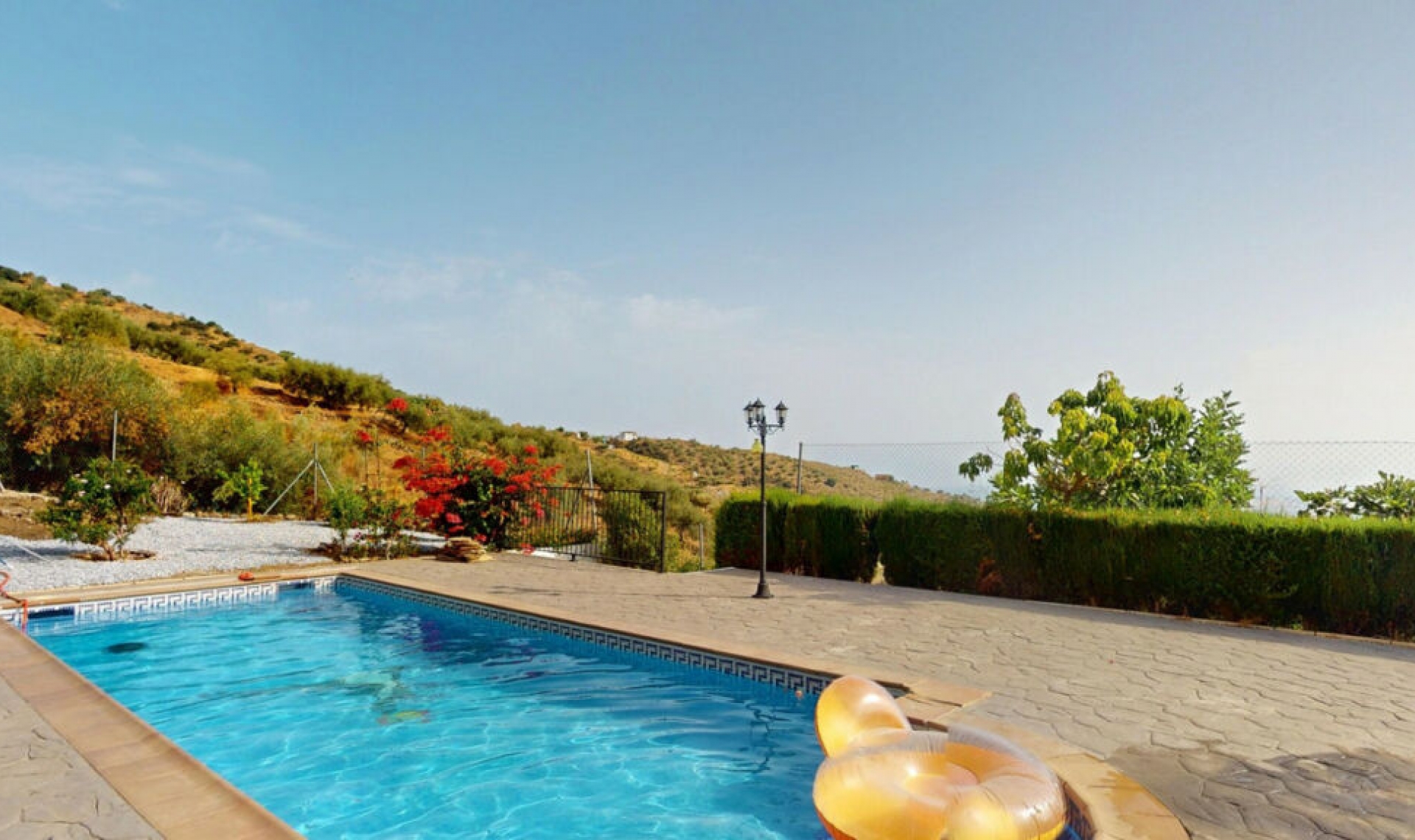 Resale - House -
Arenas