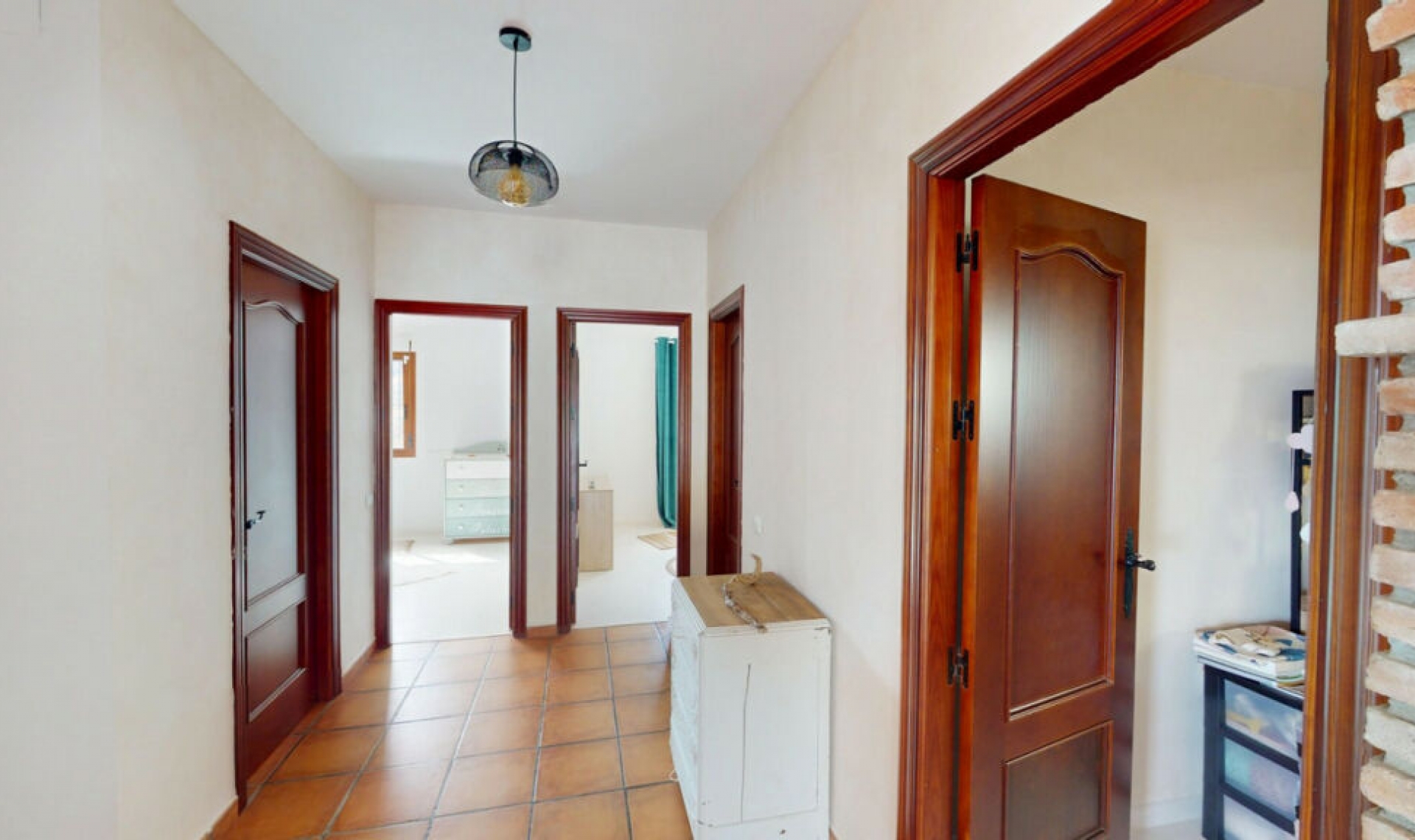 Resale - House -
Arenas