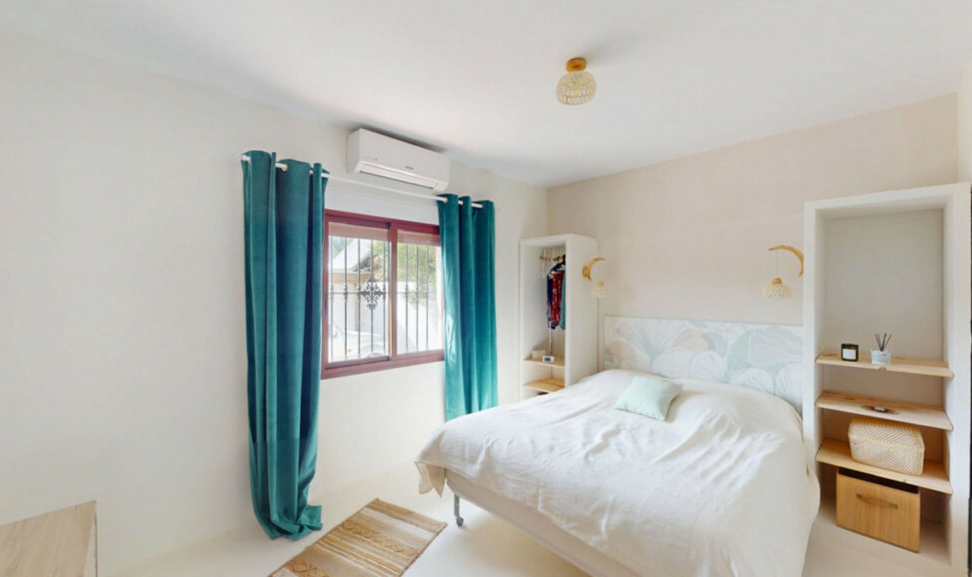 Resale - House -
Arenas