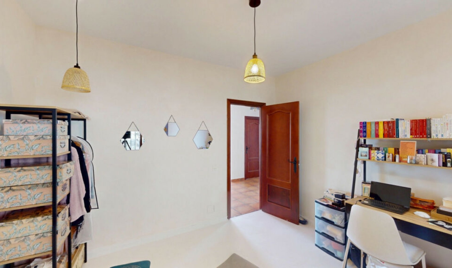 Resale - House -
Arenas