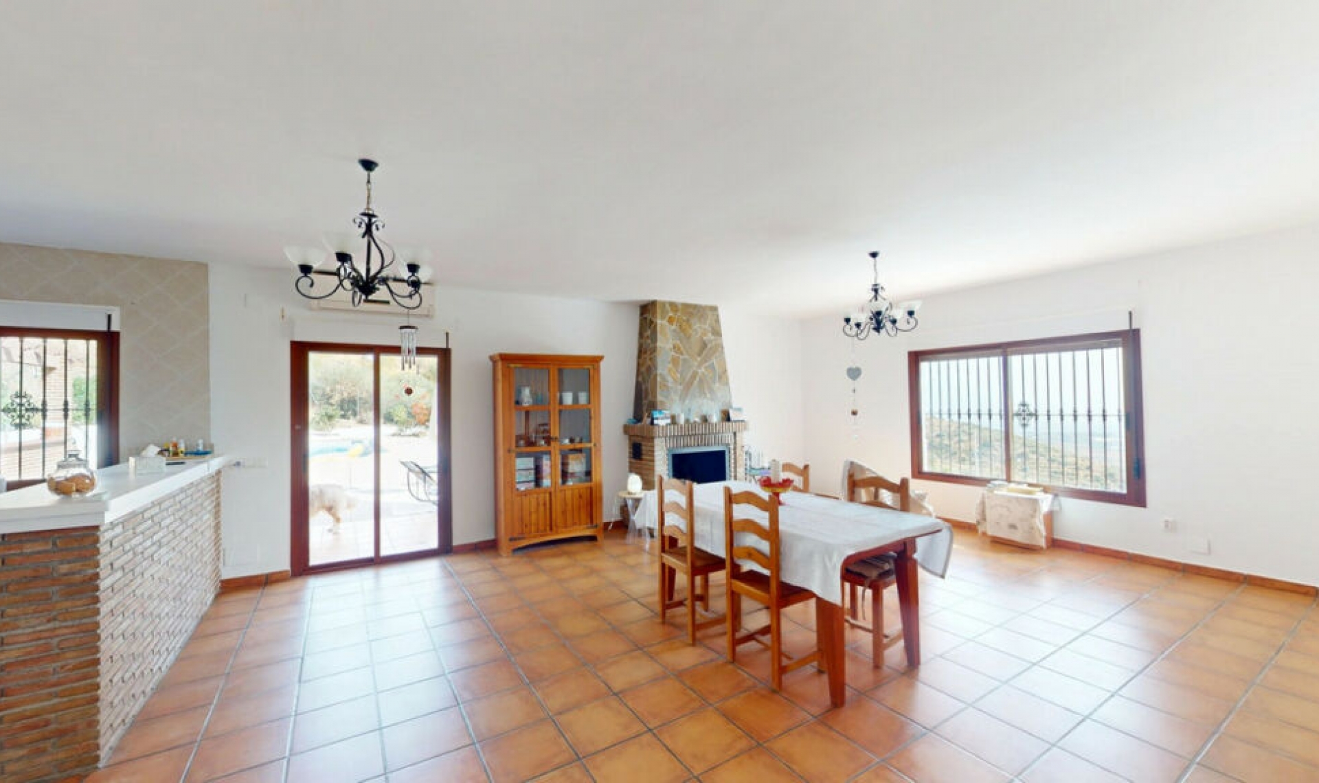 Resale - House -
Arenas
