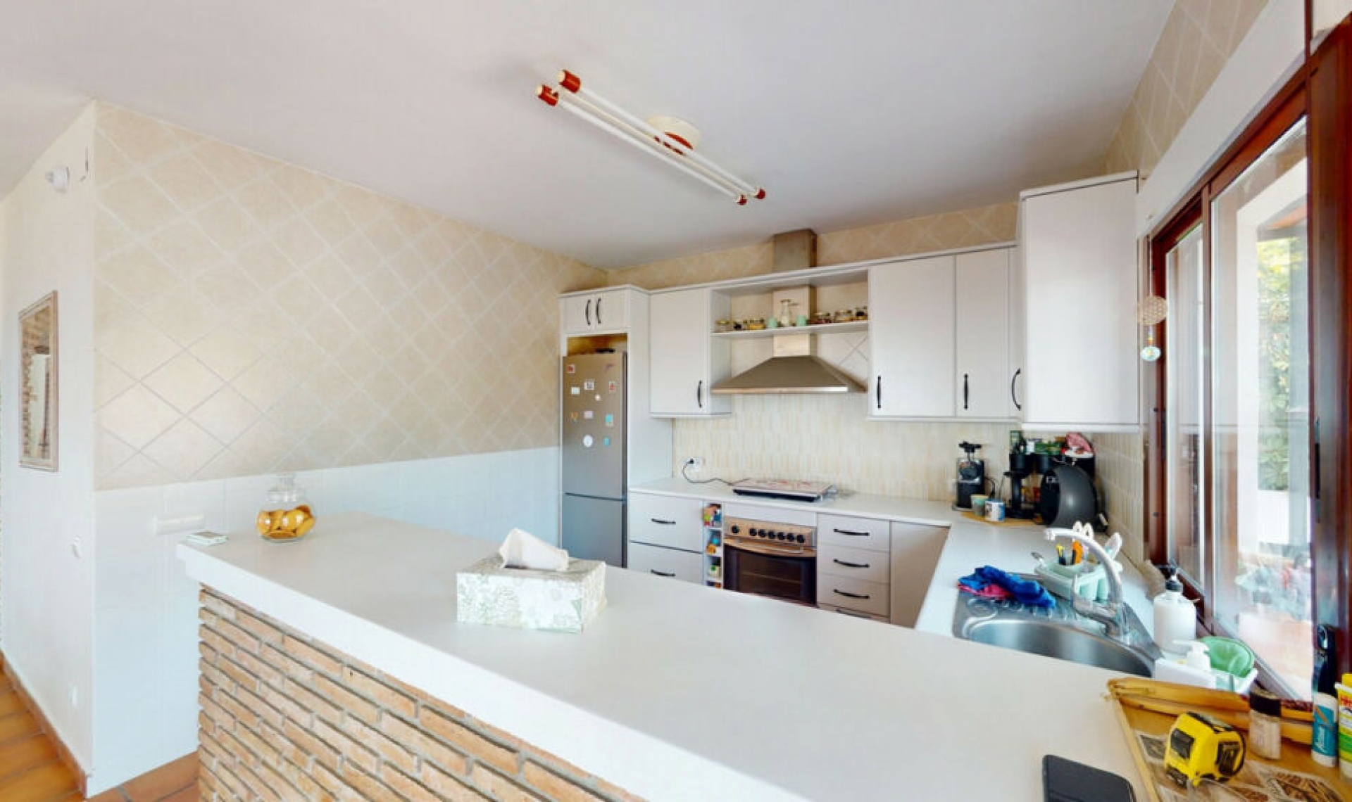 Resale - House -
Arenas