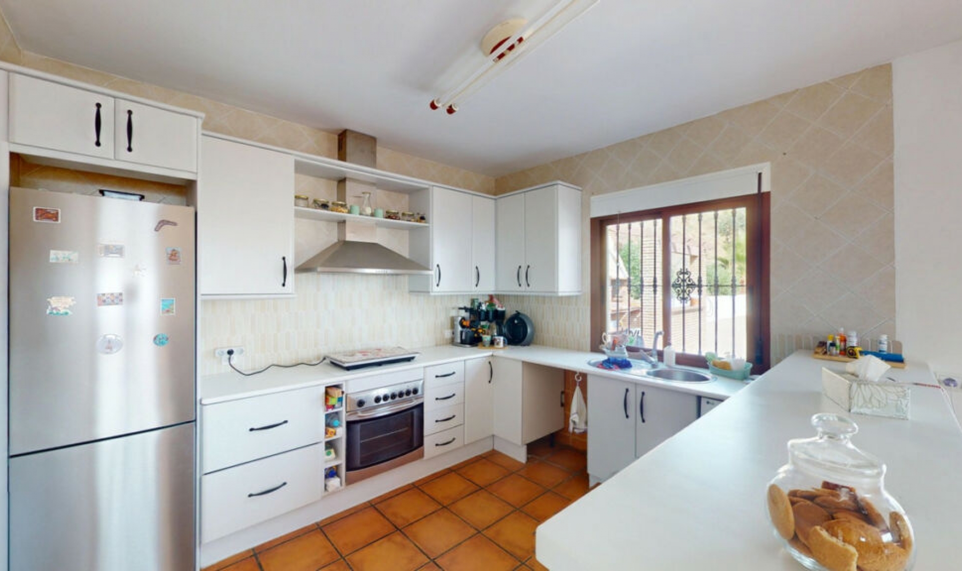 Resale - House -
Arenas