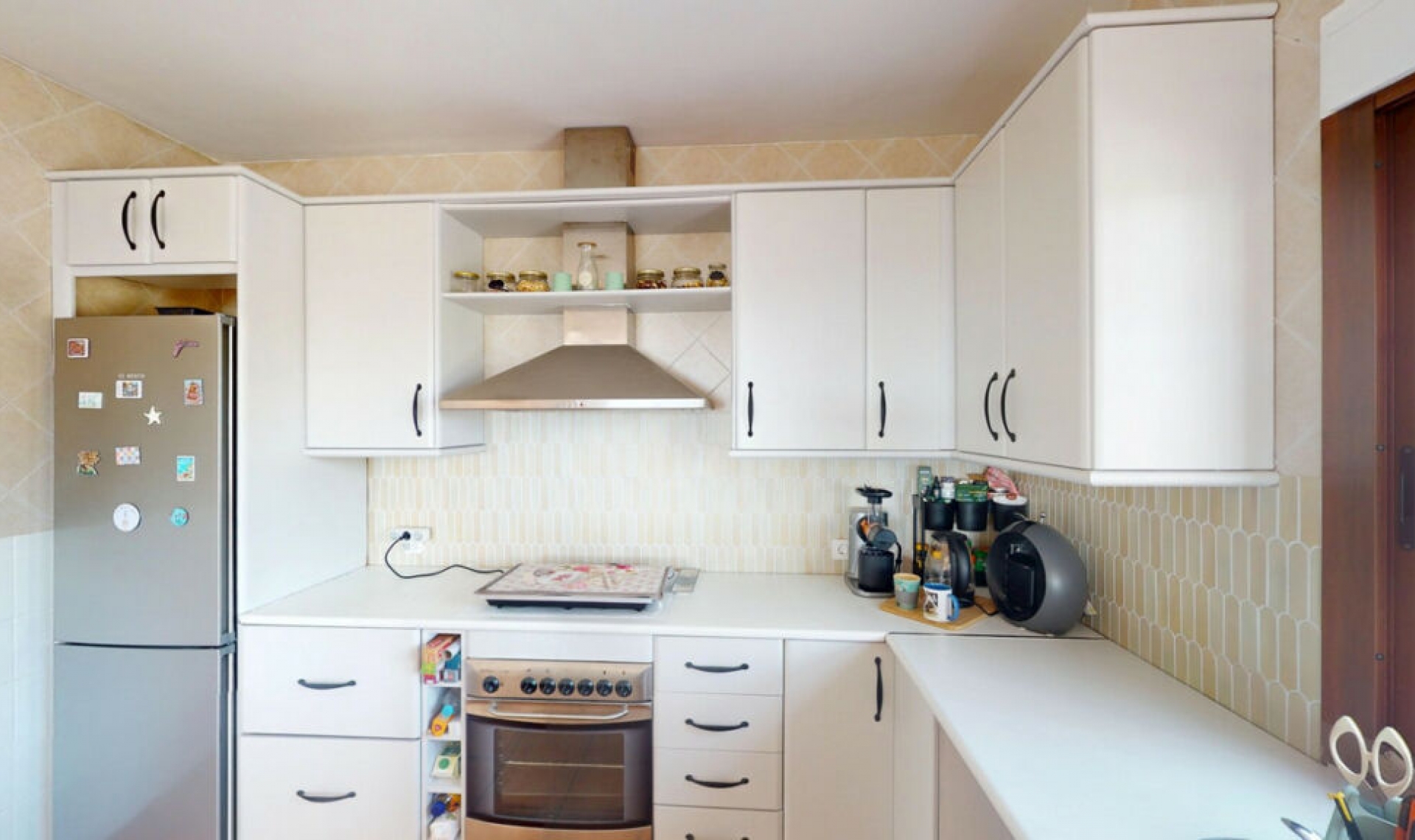 Resale - House -
Arenas