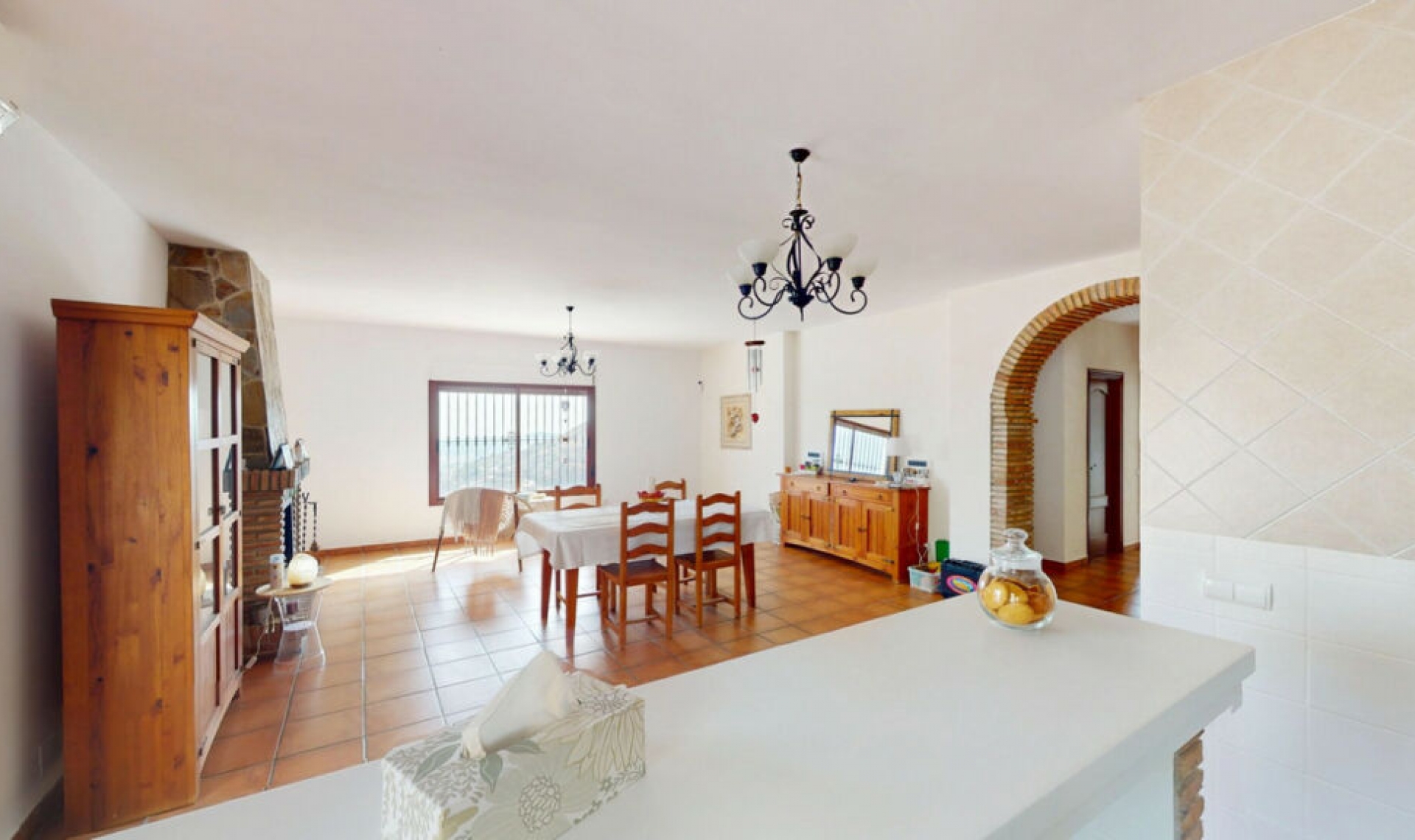 Resale - House -
Arenas