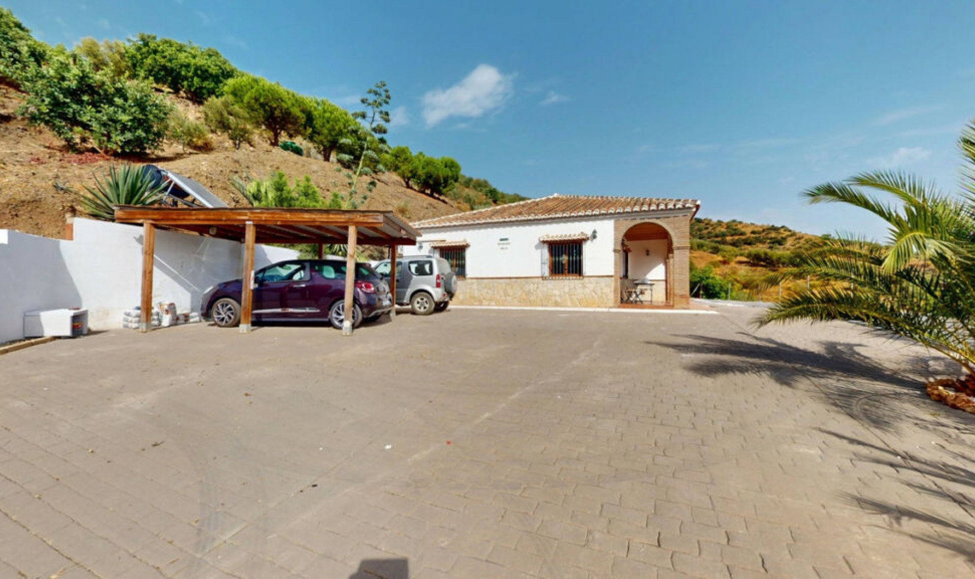 Resale - House -
Arenas