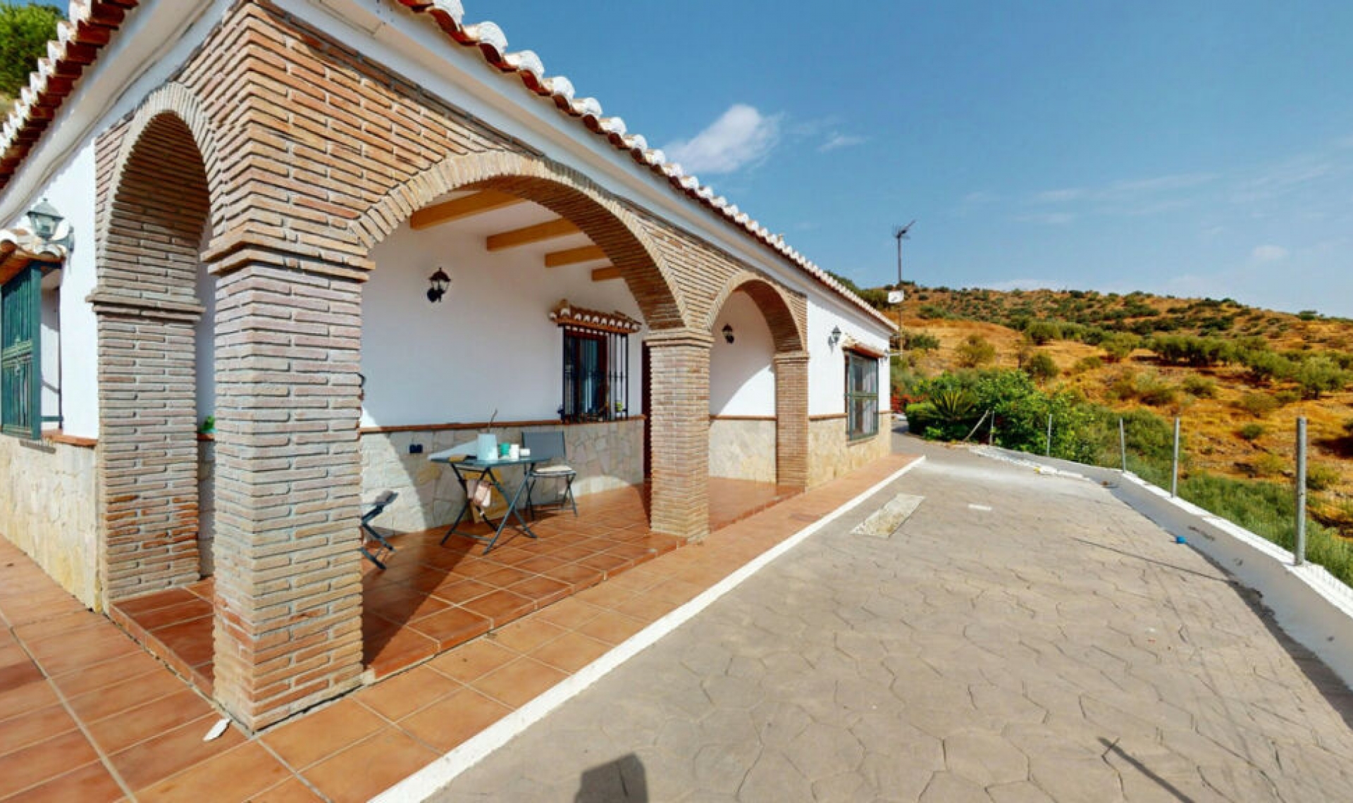 Resale - House -
Arenas