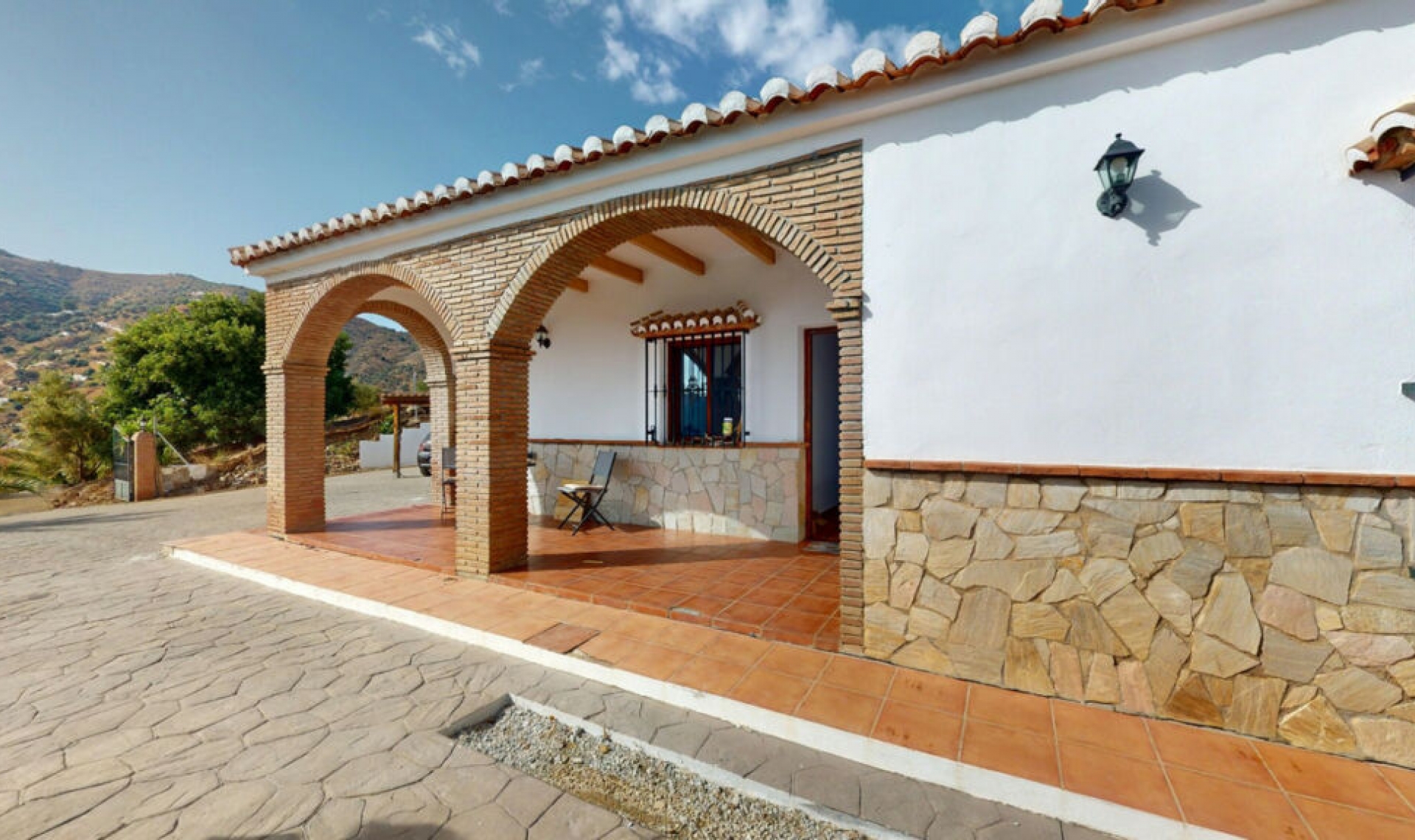 Resale - House -
Arenas