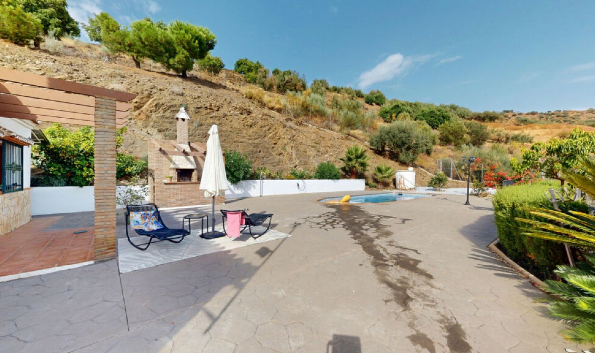 Resale - House -
Arenas