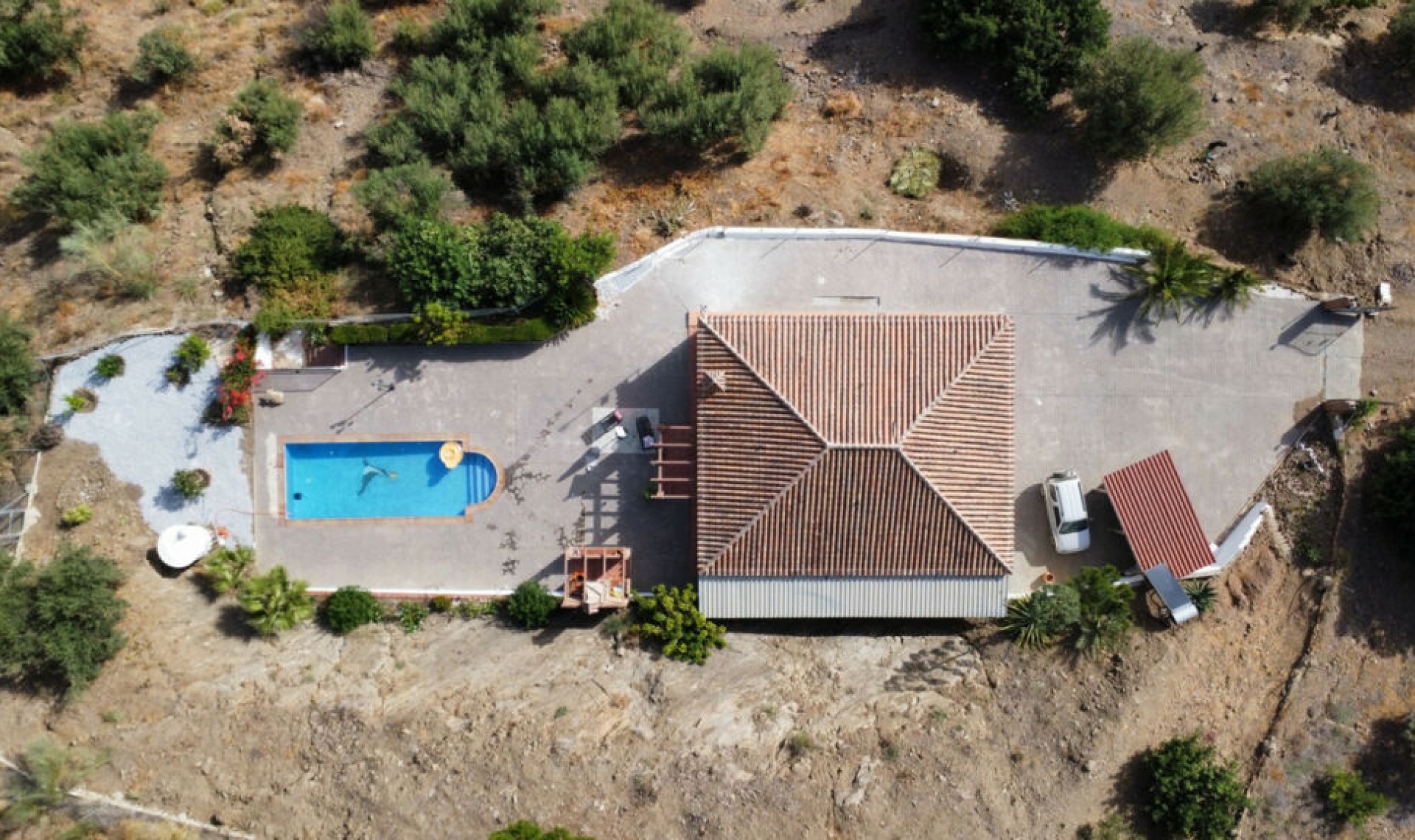 Resale - House -
Arenas