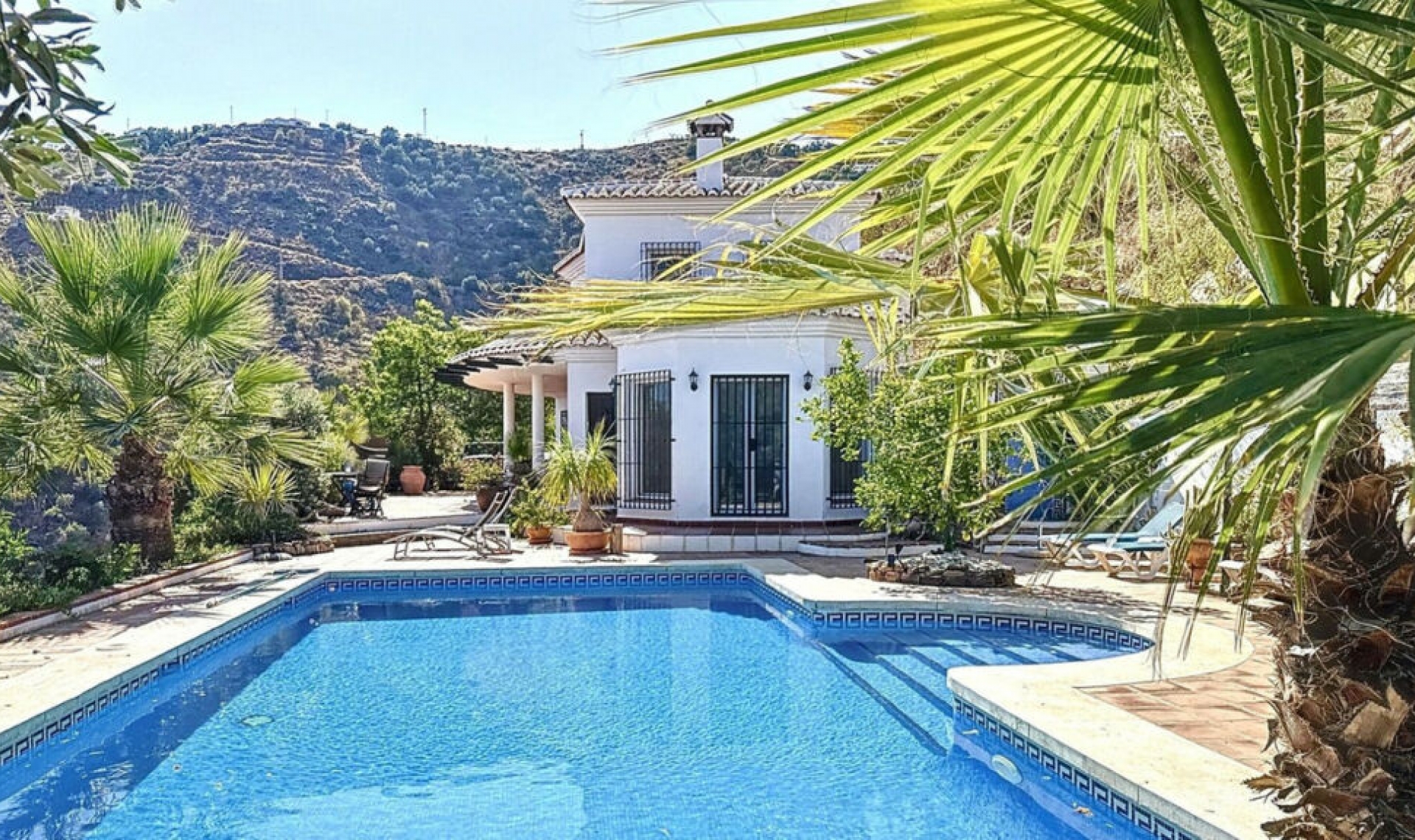 Resale - House -
Arenas