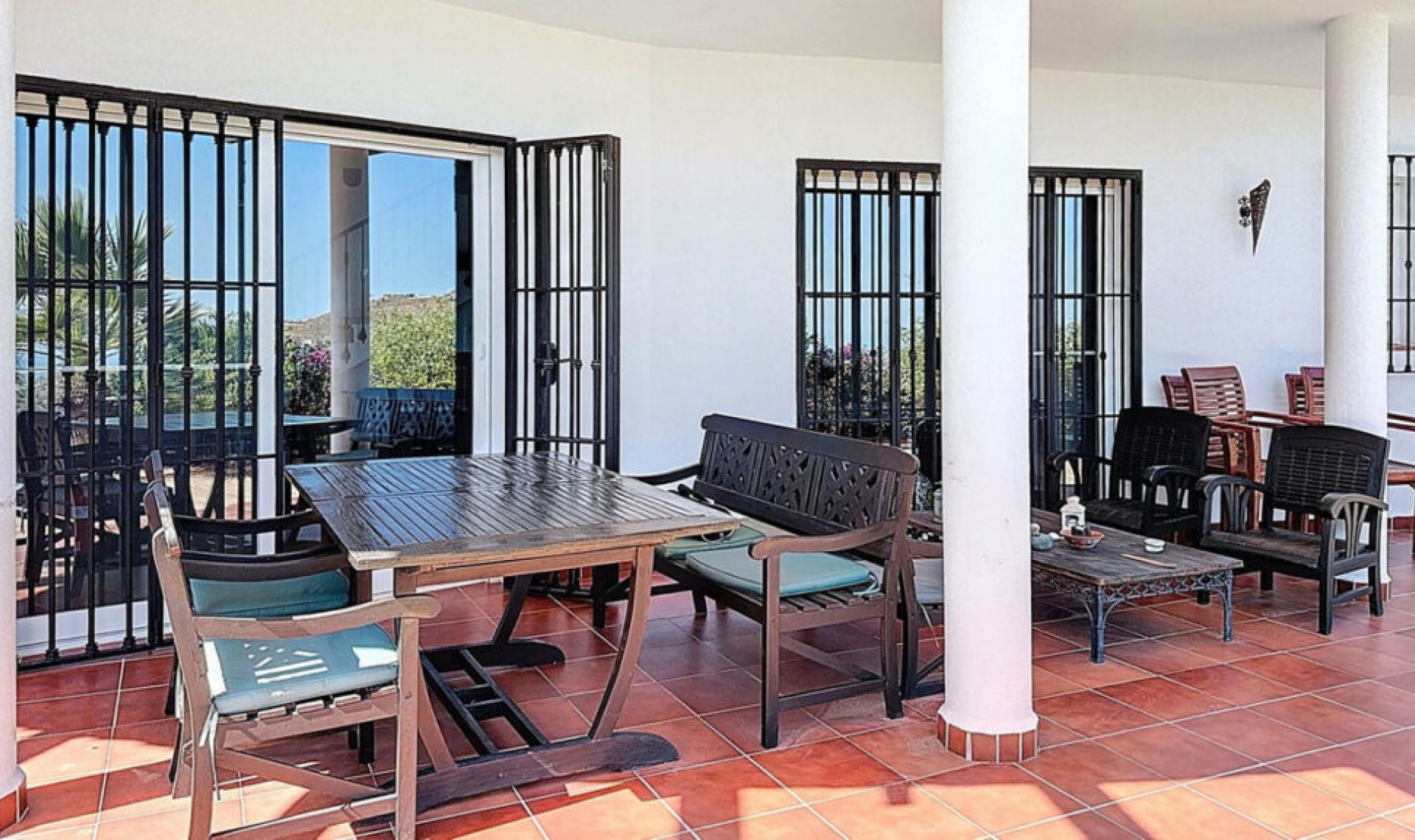 Resale - House -
Arenas