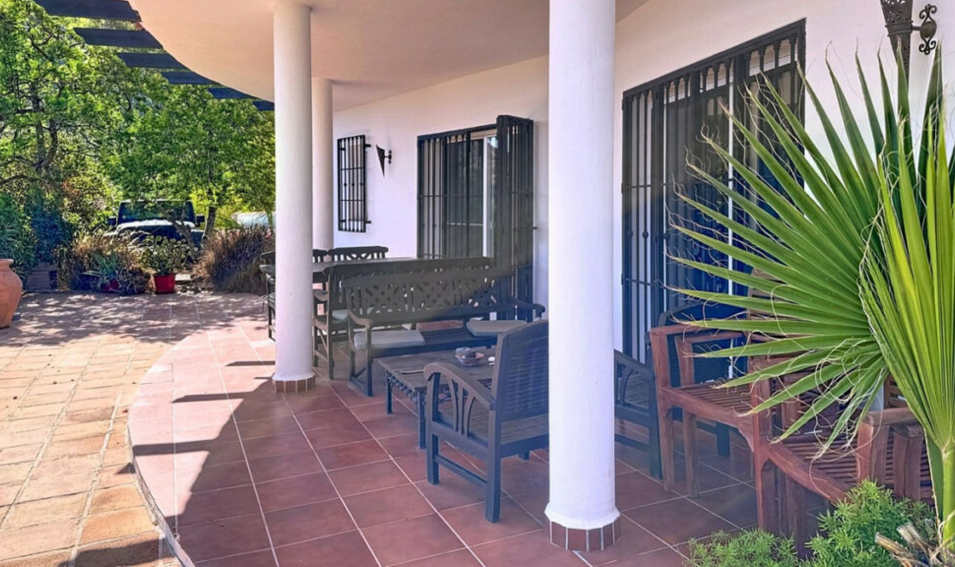 Resale - House -
Arenas