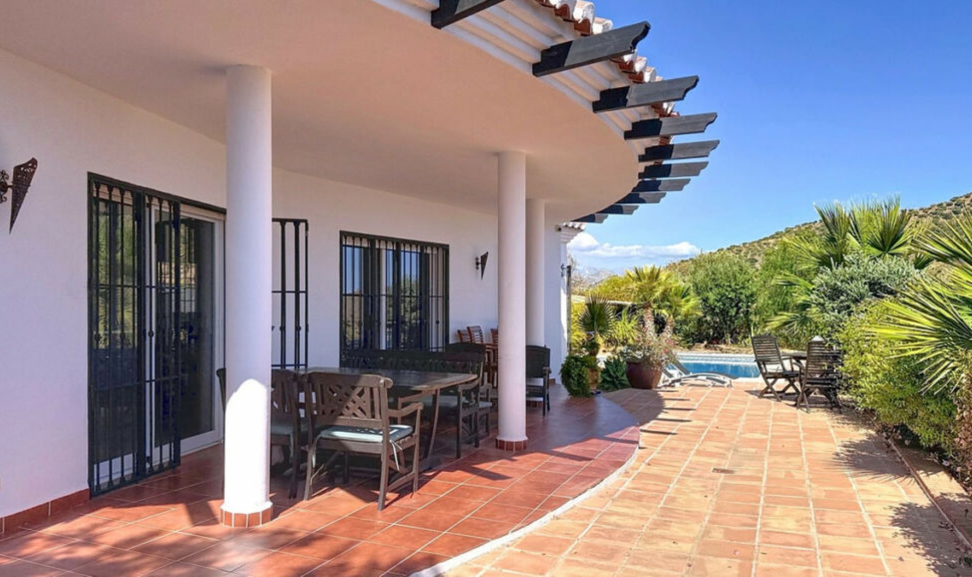 Resale - House -
Arenas