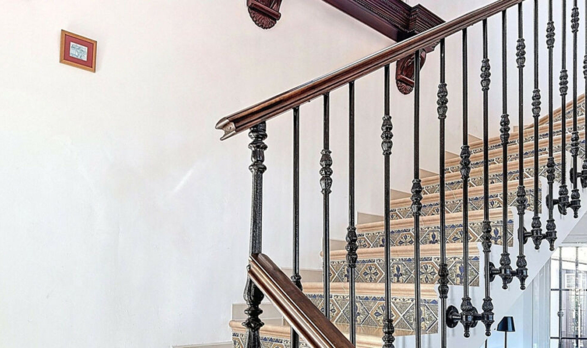 Resale - House -
Arenas