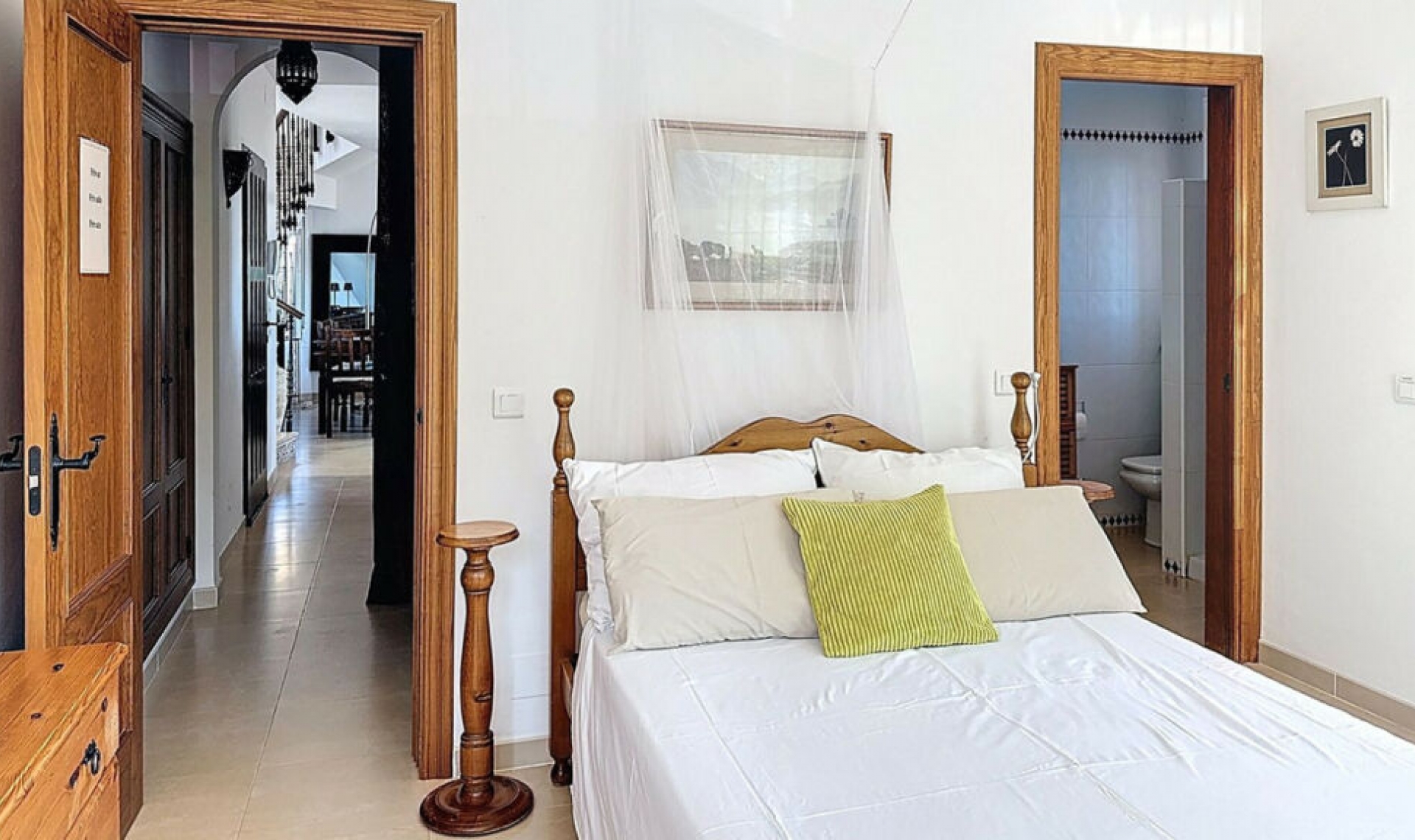 Resale - House -
Arenas