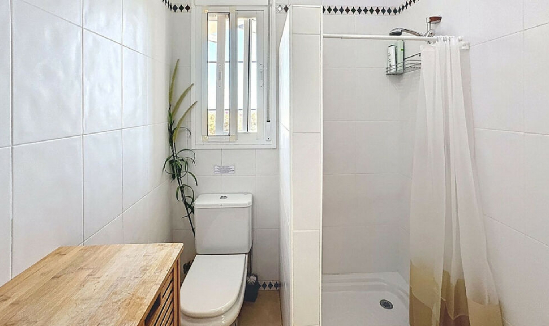 Resale - House -
Arenas