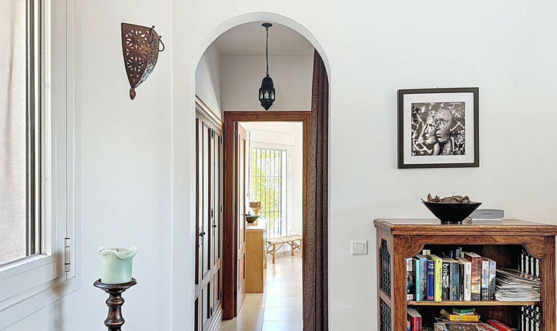 Resale - House -
Arenas