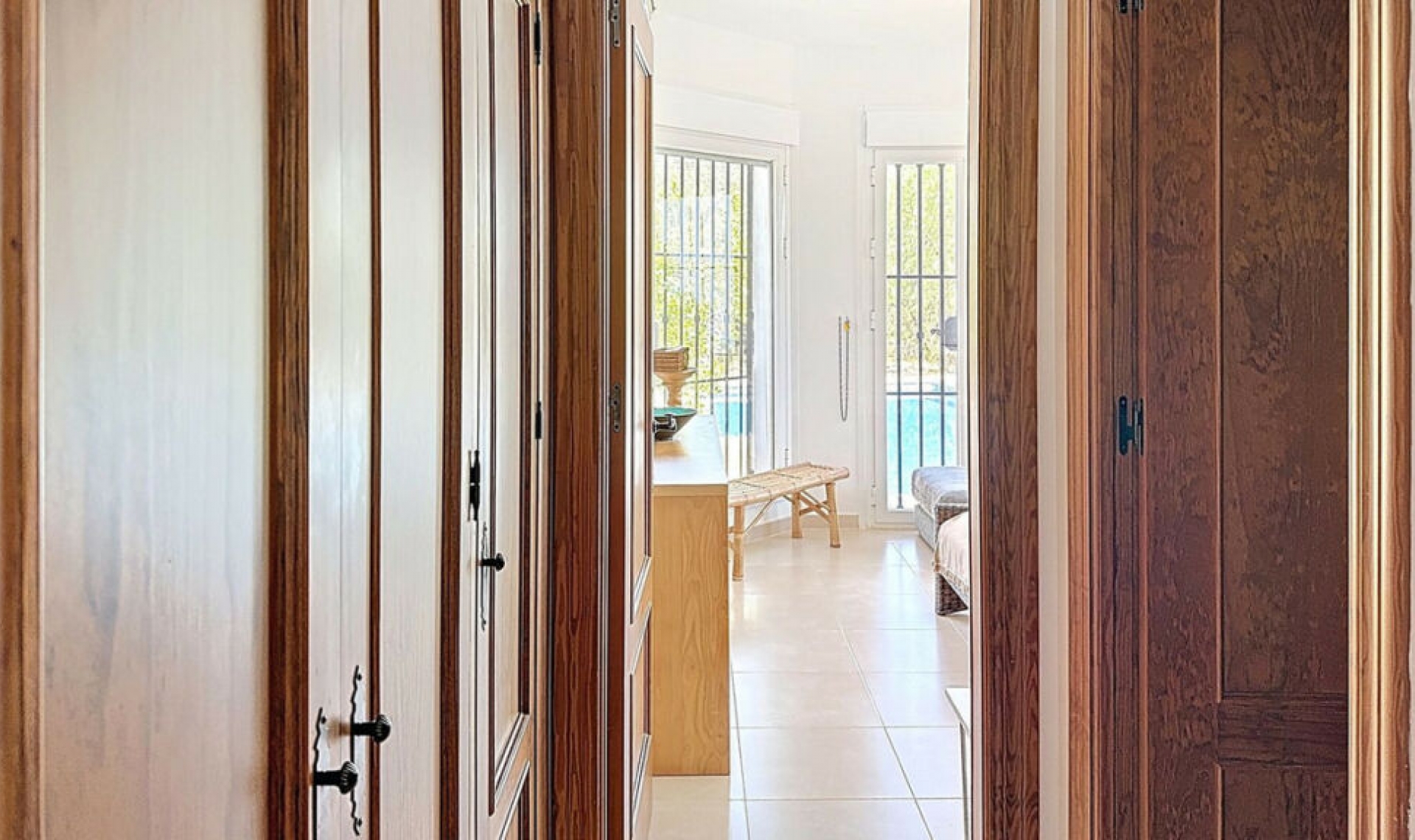 Resale - House -
Arenas