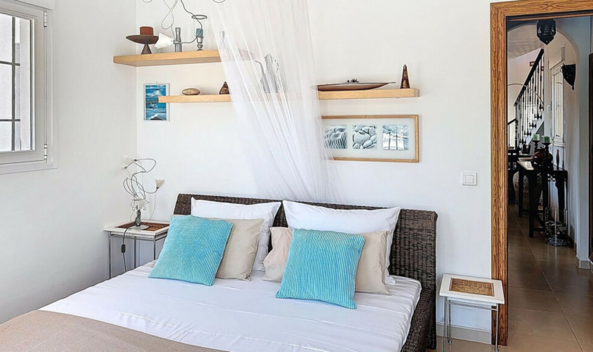 Resale - House -
Arenas