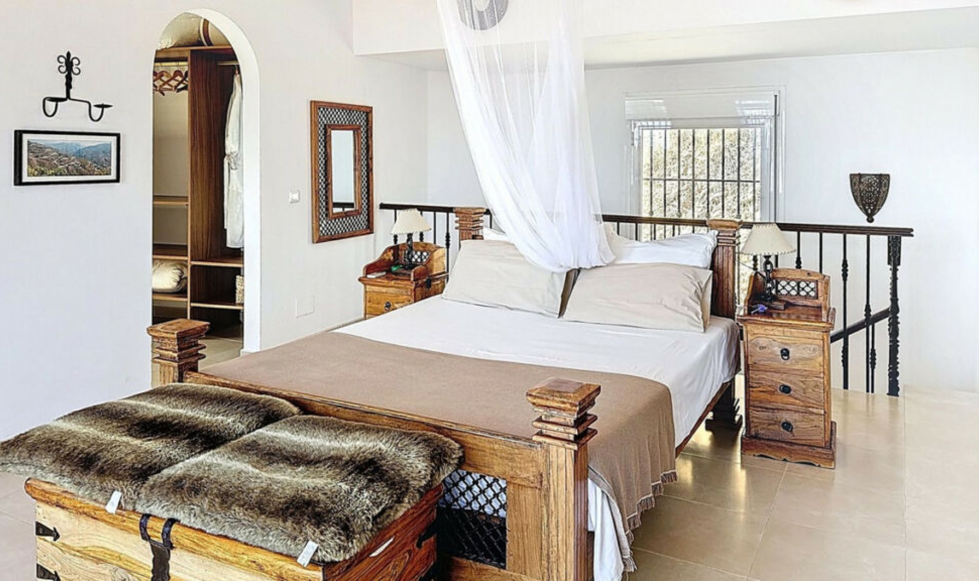 Resale - House -
Arenas