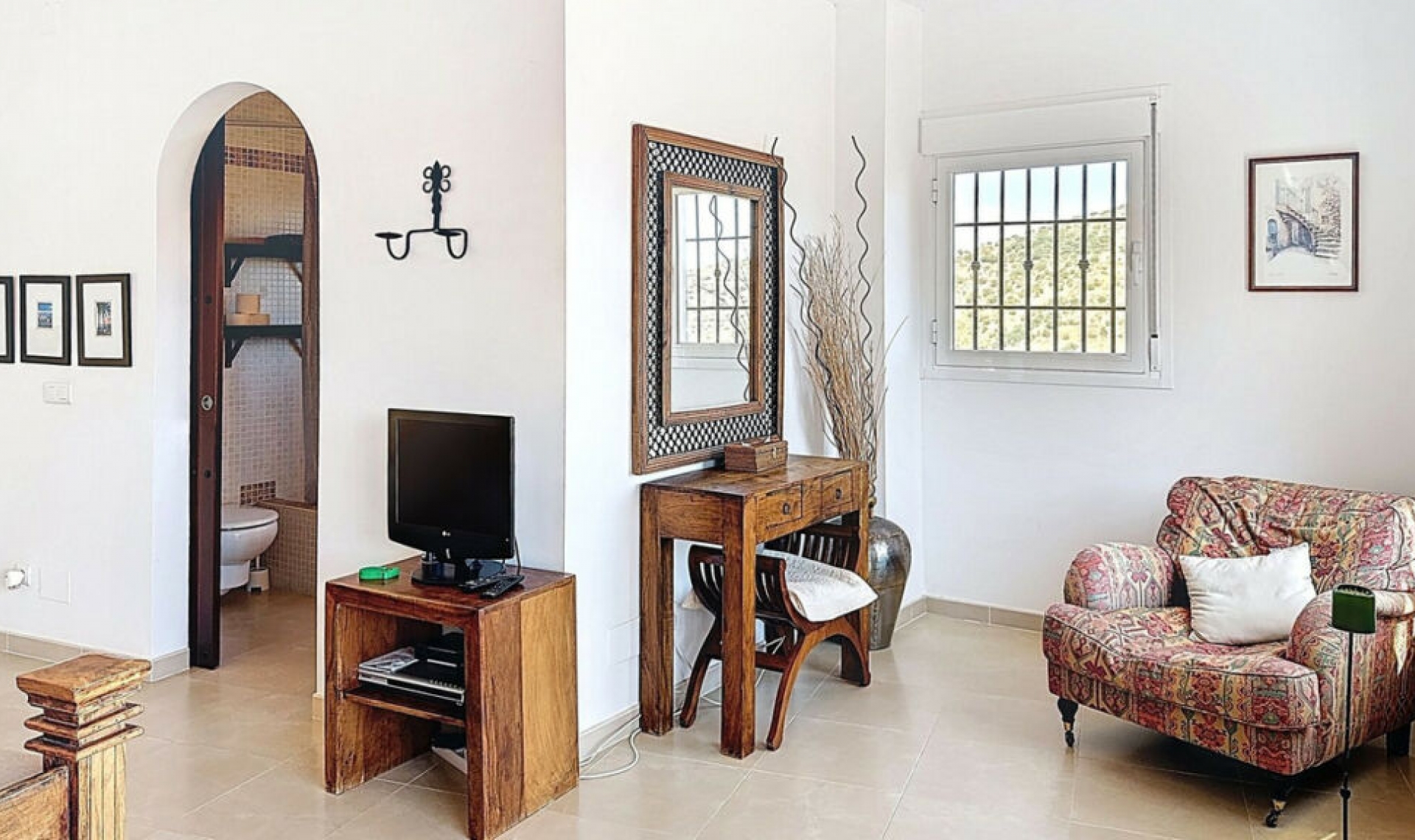 Resale - House -
Arenas