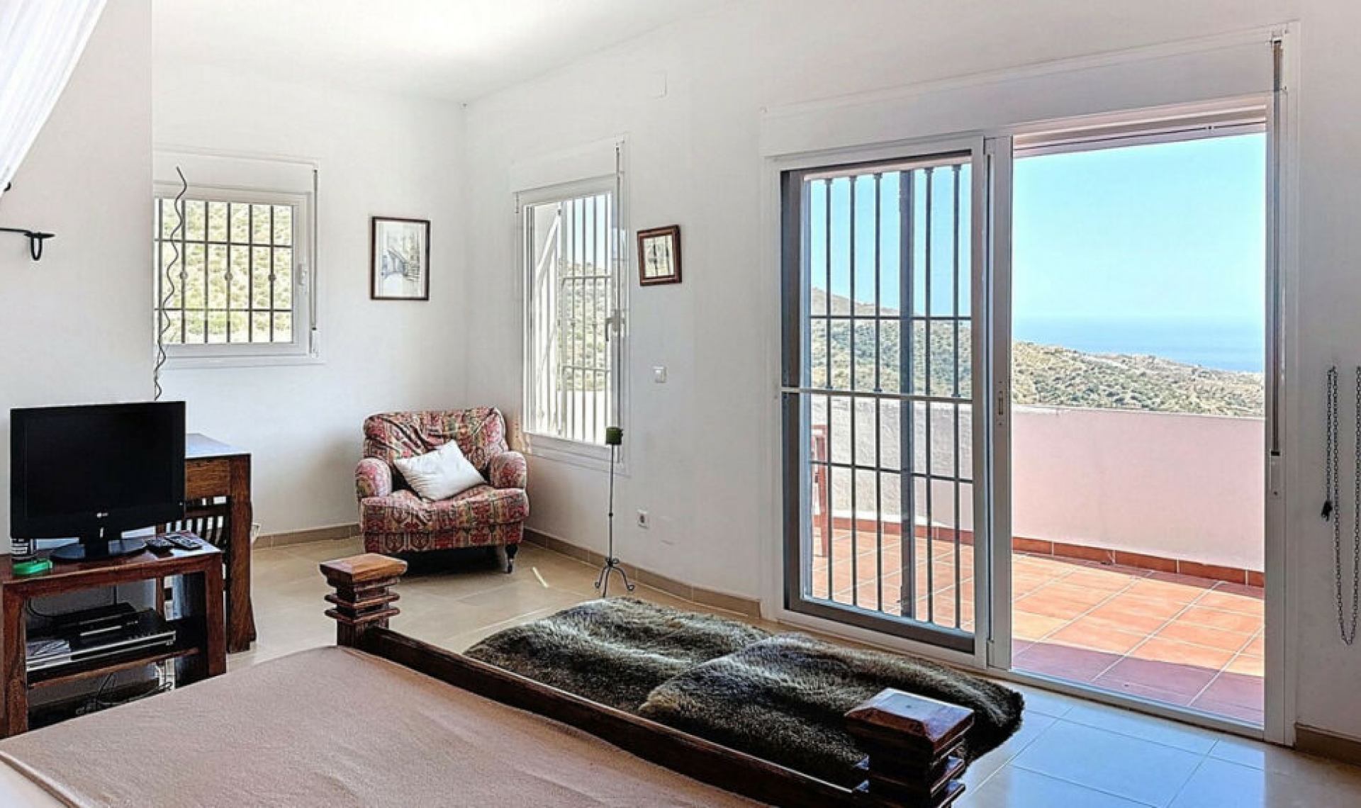 Resale - House -
Arenas