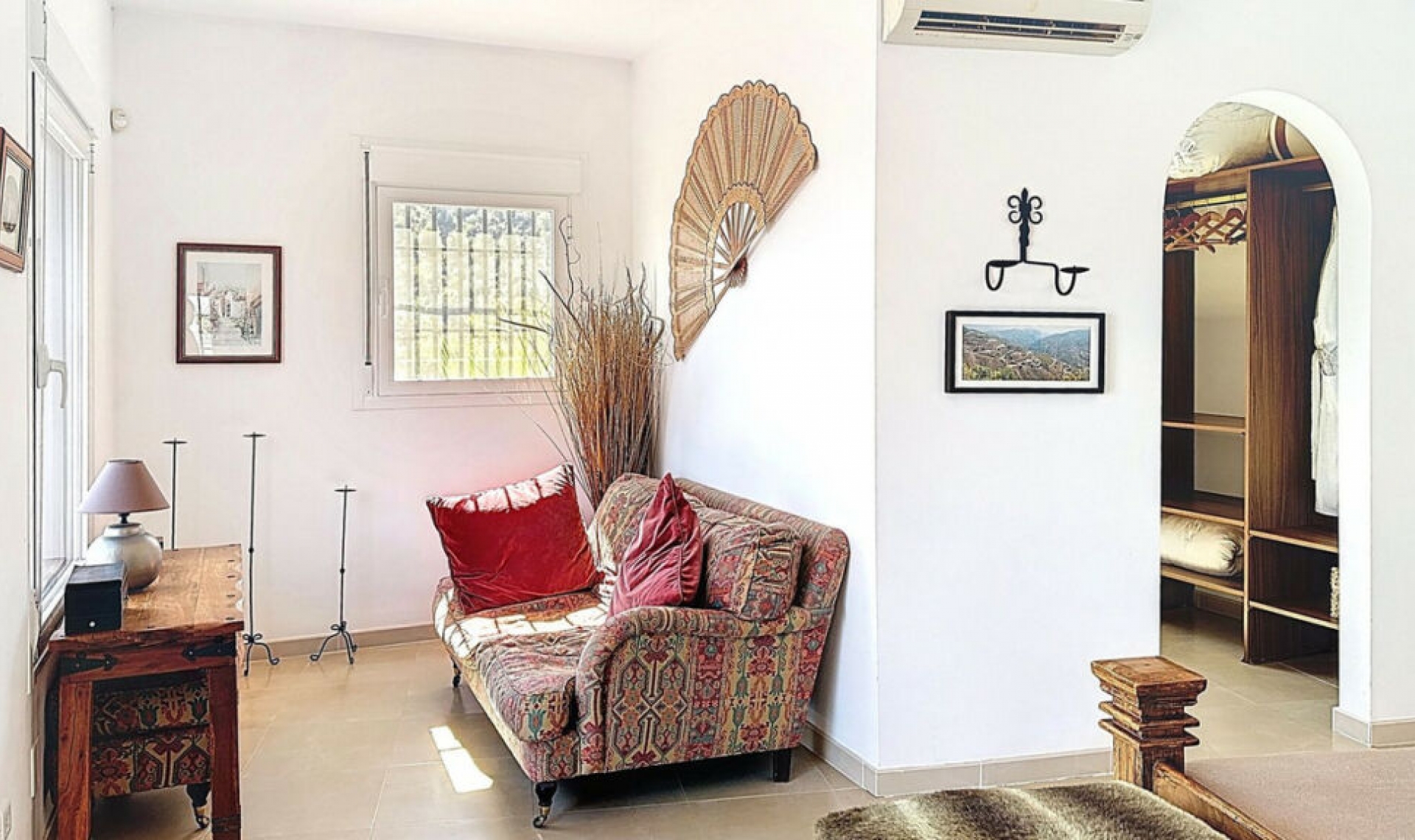 Resale - House -
Arenas