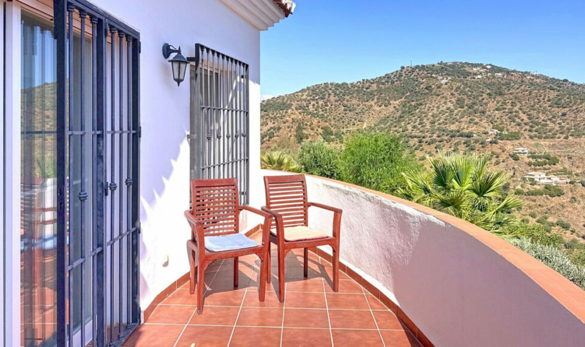 Resale - House -
Arenas