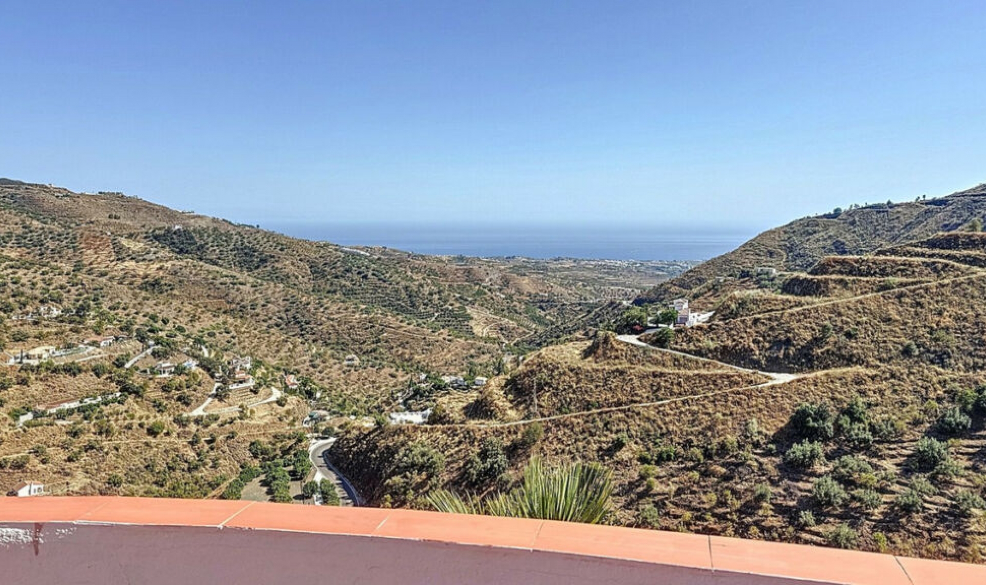 Resale - House -
Arenas