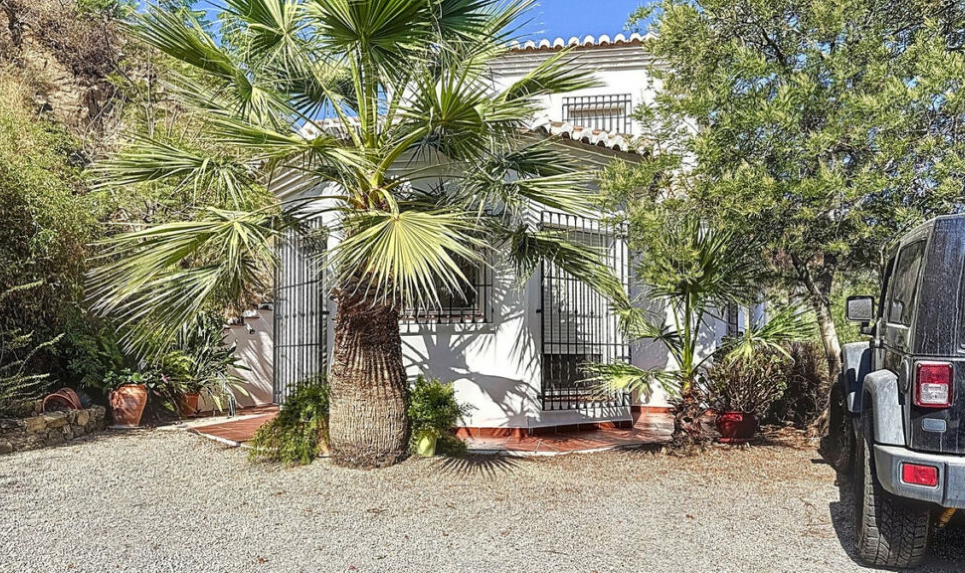 Resale - House -
Arenas